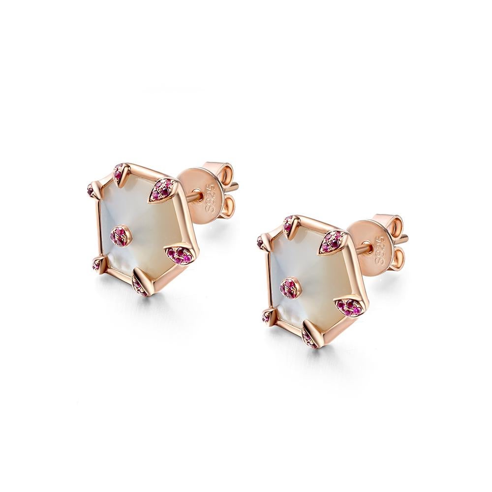 The epitome of sophistication with the Nova Collection, showcasing geometric and elegant silhouettes made of 18ct gold. The Nova Small Kite Stud Earrings, inspired by the strong structure of a kite, boast a kite-cut mother of pearl, delicately set