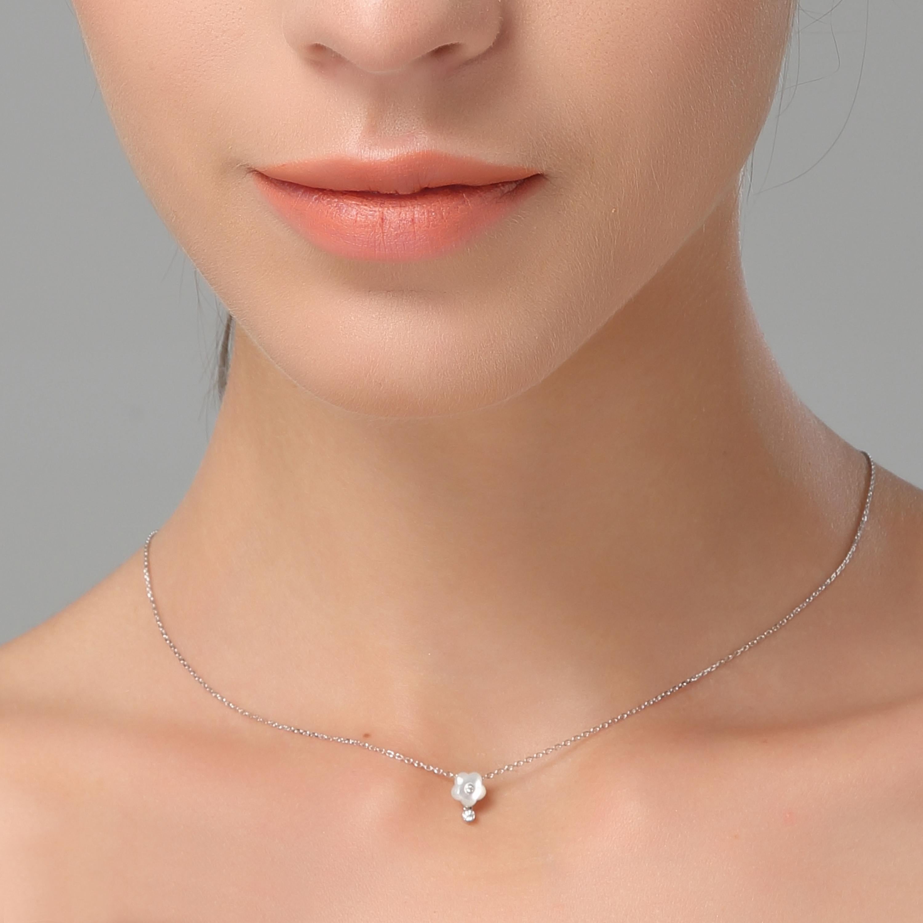 Bloom with the sweet essence of the delicate alyssum flowers. Alyssum small pendant with flower shaped mother of pearls and a 0.023ct diamond, set in 18ct white gold with a high polish.

- Size (LxW):  8mm x 6mm
- Weight: 1gm
- Chain length: 16