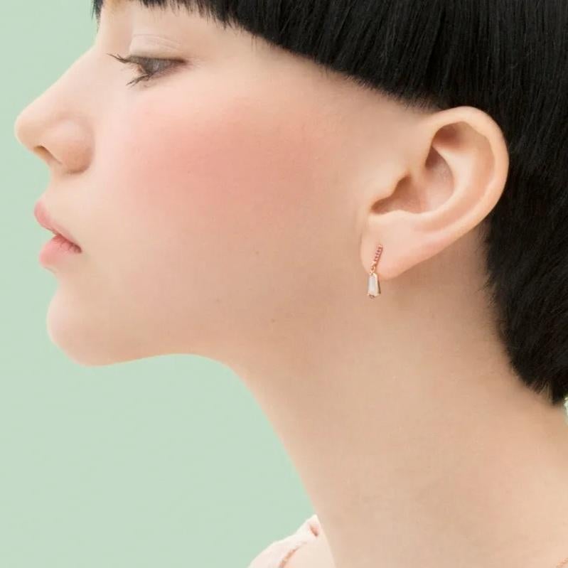 Contemporary Fei Liu Mother of Pearl Diamond 18 Karat White Gold Kite Drop Earrings For Sale