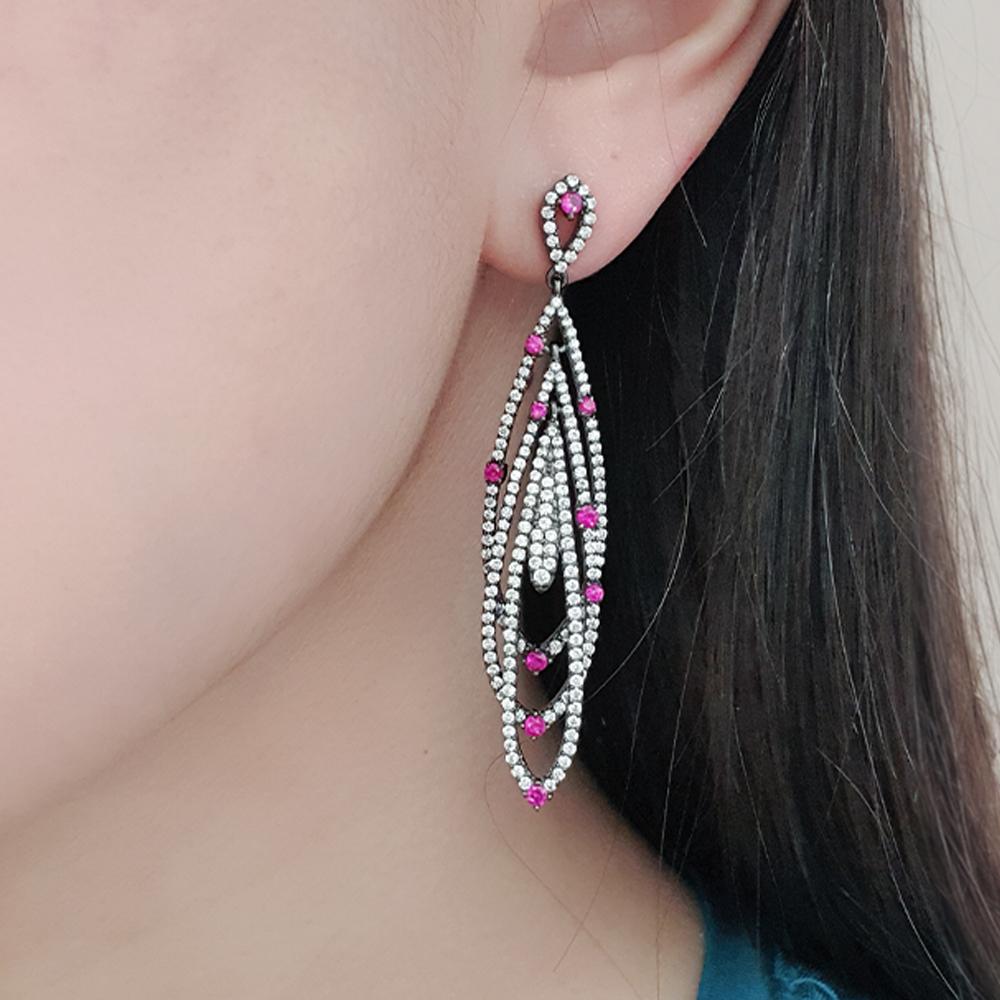 Fei Liu Pendentif plume en argent 925 rhodié avec zircon cubique multicolore Neuf - En vente à Birmingham, GB