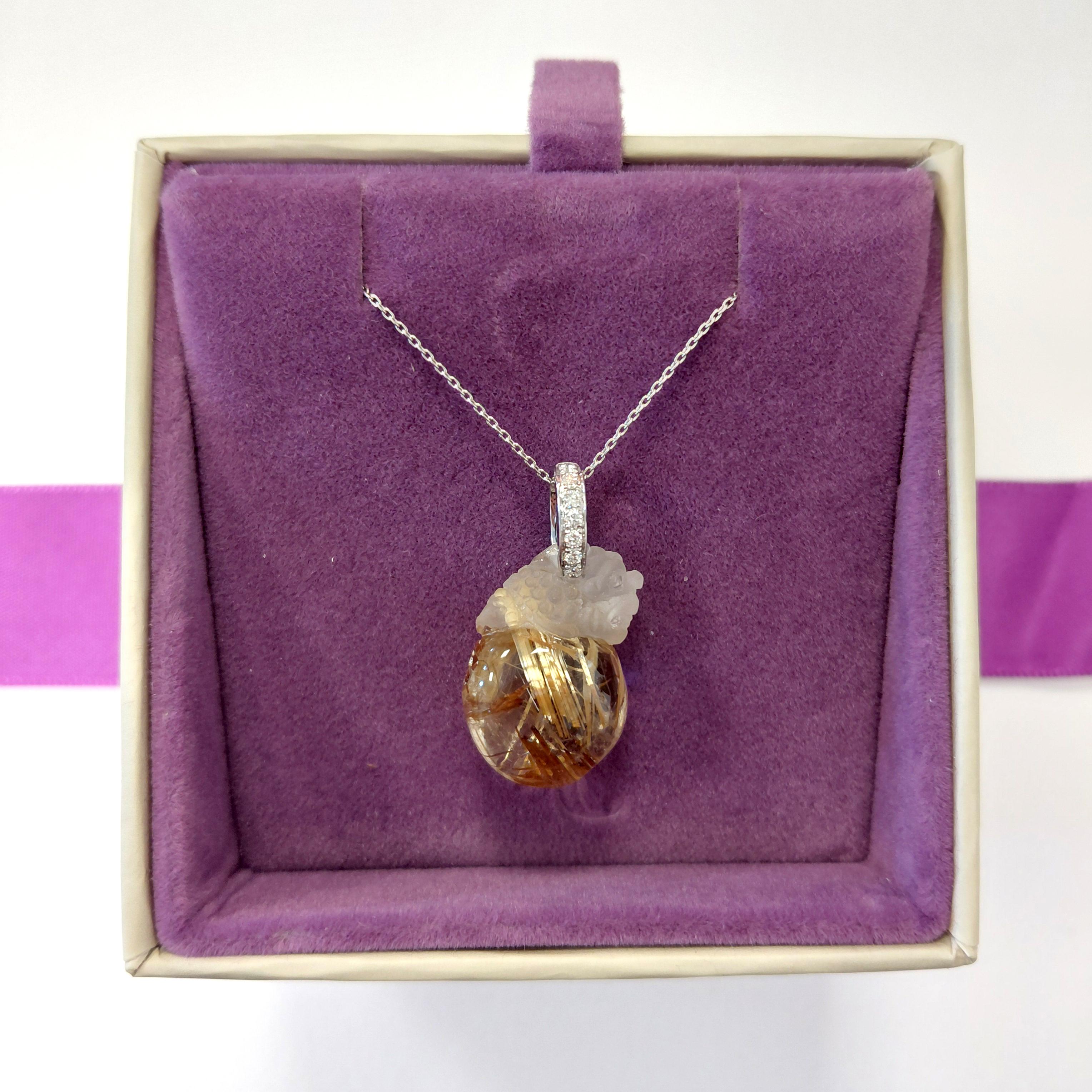 Donna Motivo mitico di Fei Liu, ciondolo in quarzo rutilato e diamanti in platino da 21,89 ct.