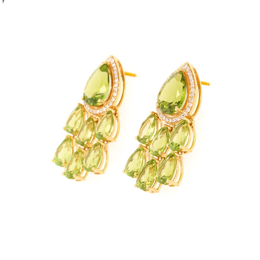 Contemporain Fei Liu Boucles d'oreilles chandelier en or jaune 18 carats, péridots et diamants en vente