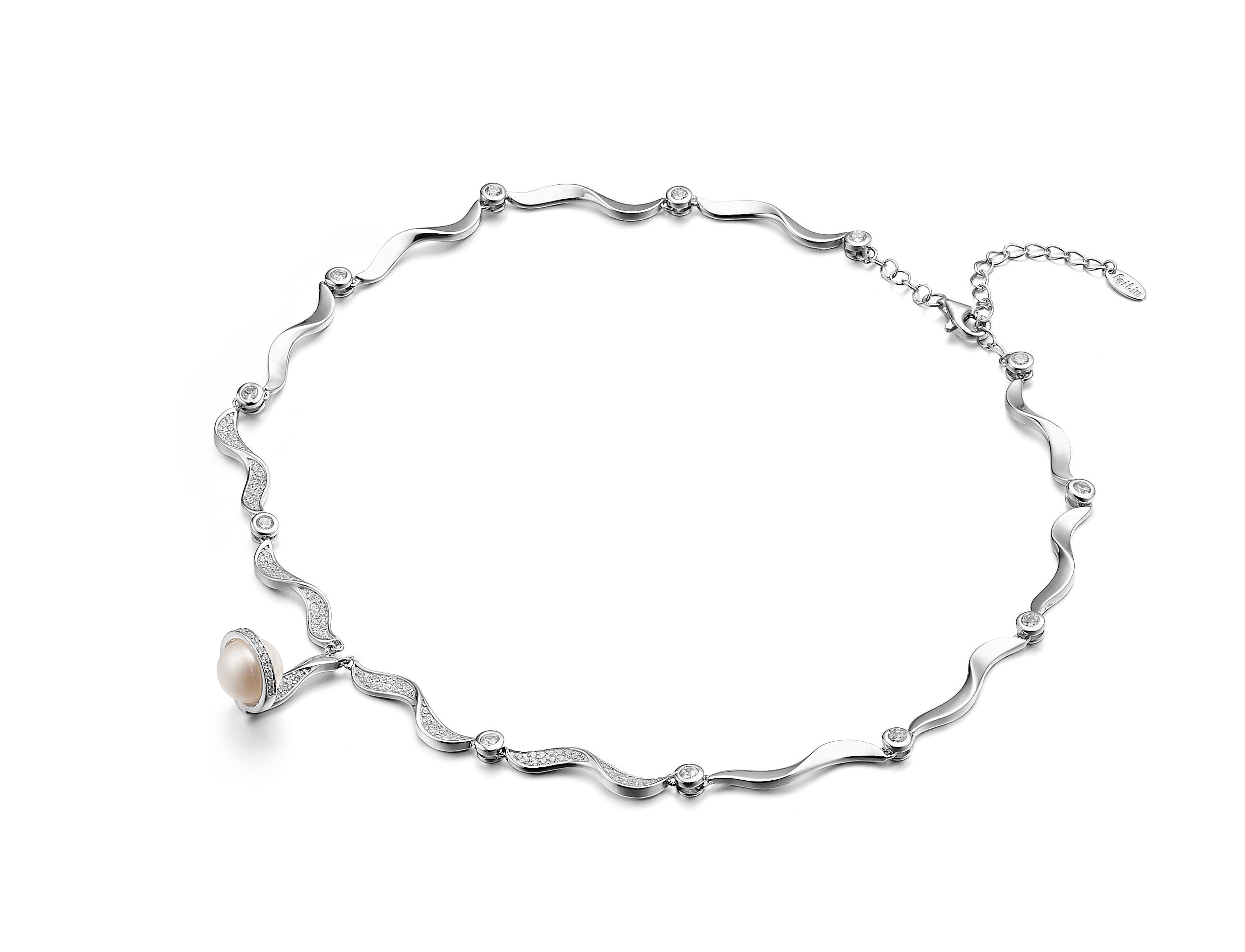 This Pirouette Collection emanates femininity and elegance. The dramatic bangle exdues sophisticationto let you shine. The lustrous pearl and woven ribbons of 8 hearts and 8 arrows cubic zirconia gives extra sparkle to the waves of sterling silver.