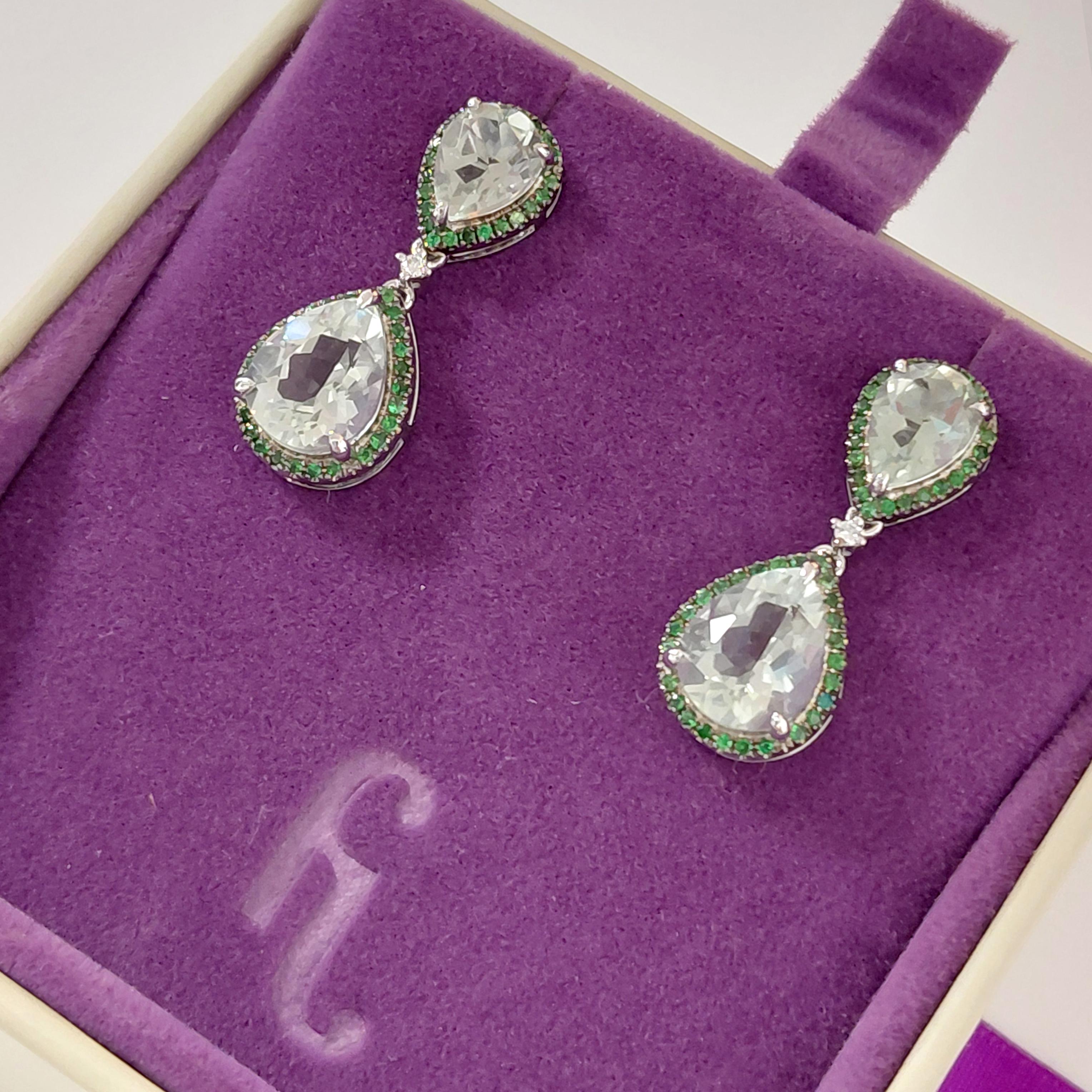 Taglio a goccia Orecchini a goccia in oro giallo 14 carati con prasiolite e granati demantoidi di Fei Liu in vendita