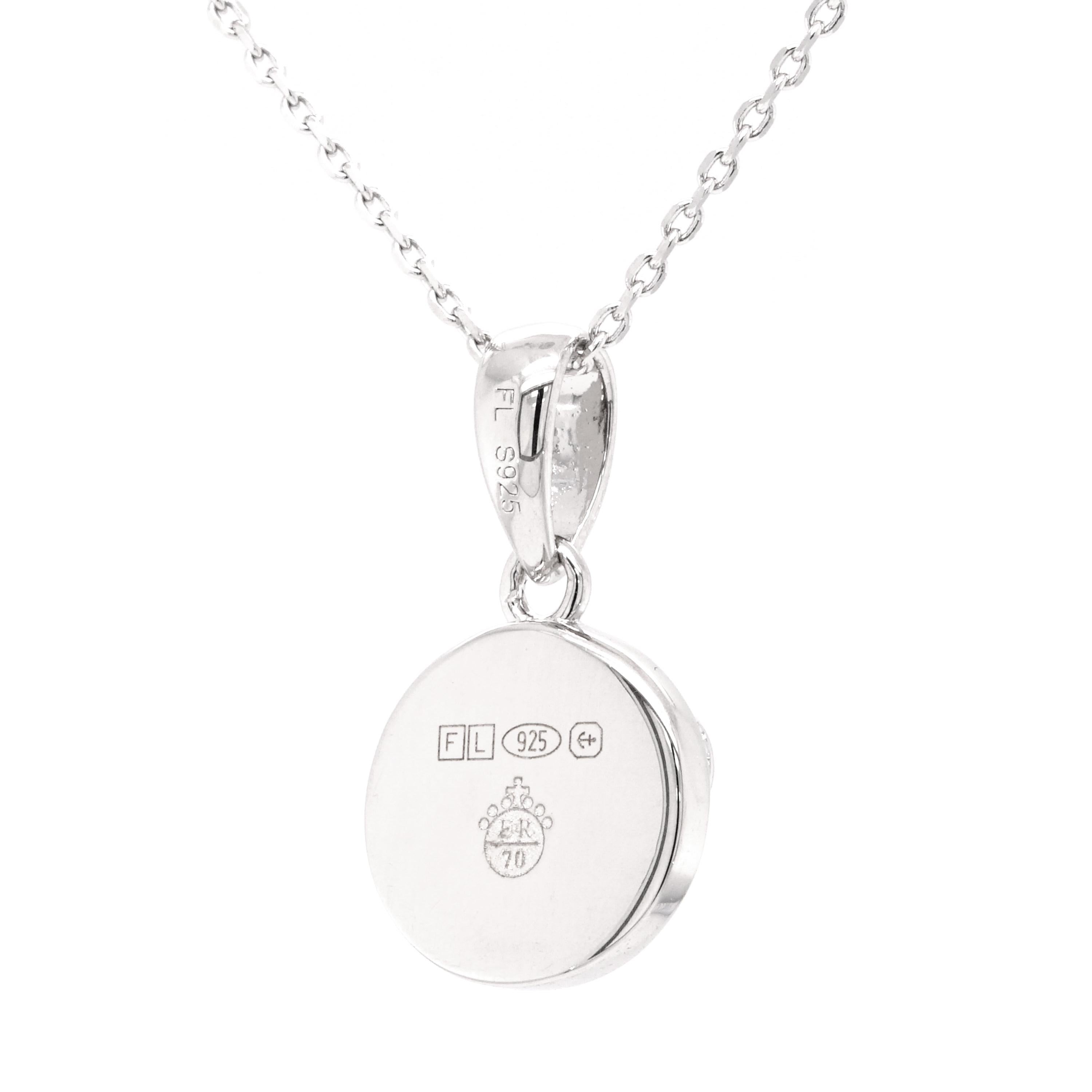 Top off a milestone of yours or a loved one with the Crown pendant. This sterling silver pendant honours Her Majesty Queen Elizabeth for her unwavering dedication to service and for being a comforting leader to so many. Ever thankful for The Queen’s