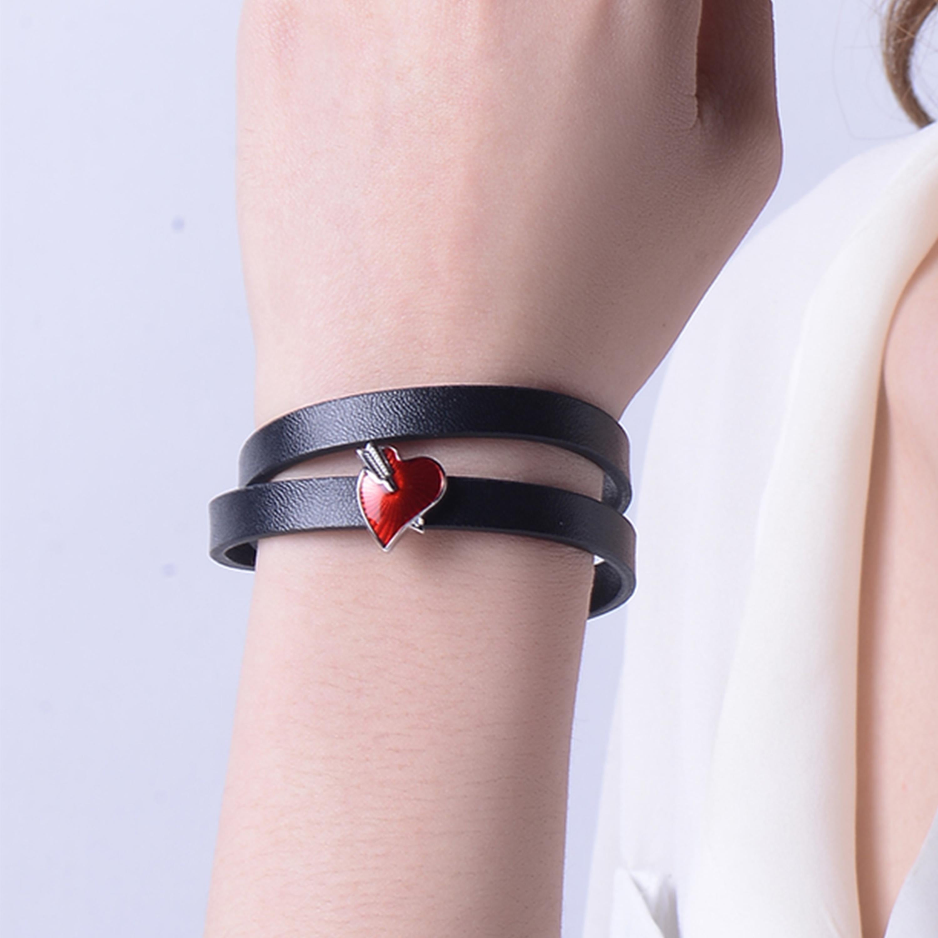 Fei Liu Rote Emaille Amors Pfeile Armband und Halskette Set im Zustand „Neu“ im Angebot in Birmingham, GB