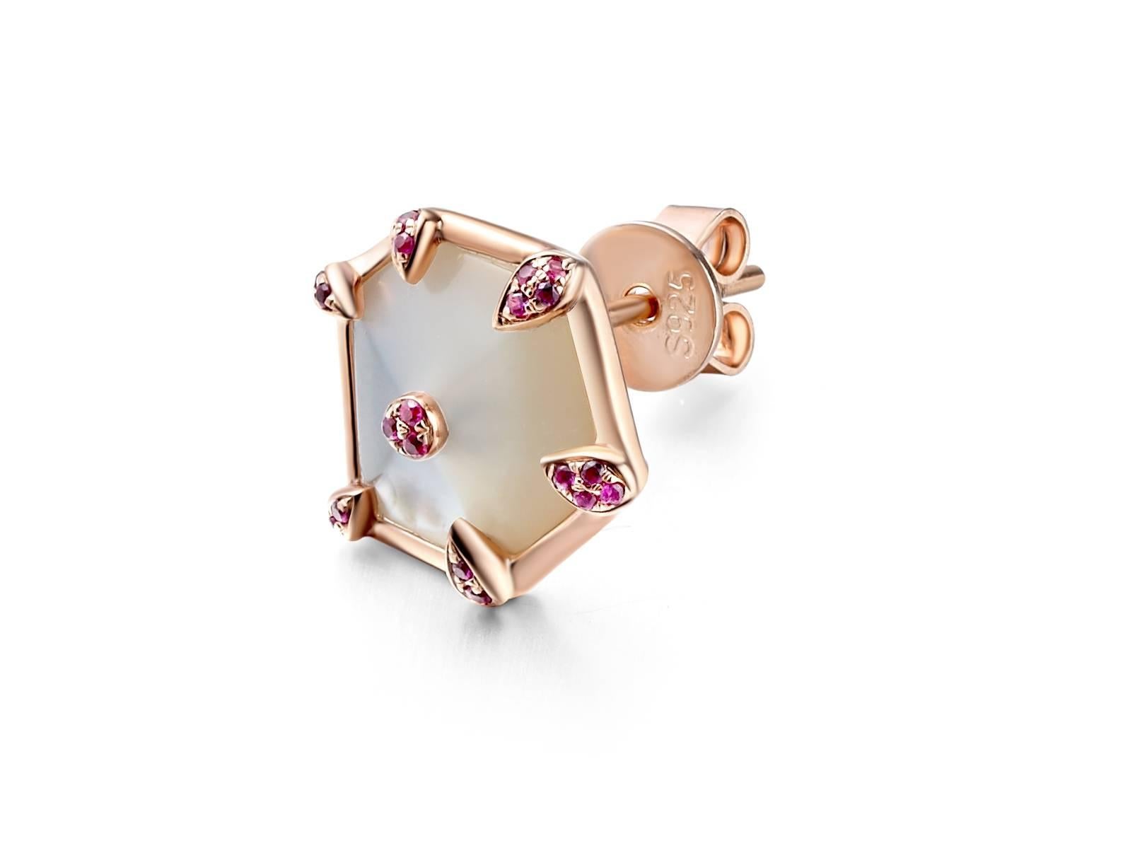 Description:
Nova hexagon stud drop earrings 0.096ct pink sapphires and 3ct mother of pearl, set in 18ct rose gold.

Inspiration
The Nova Collection embodies the essence of freedom and having the courage to explore new adventures – much like the