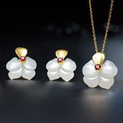 Russian Nephrite Orchid Garnet 14 Karat Yellow Gold Necklace Earrings Set