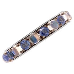 Fei Liu Halb-Eternity-Ring aus 18 Karat Weißgold mit Saphiren und Mondsteinen