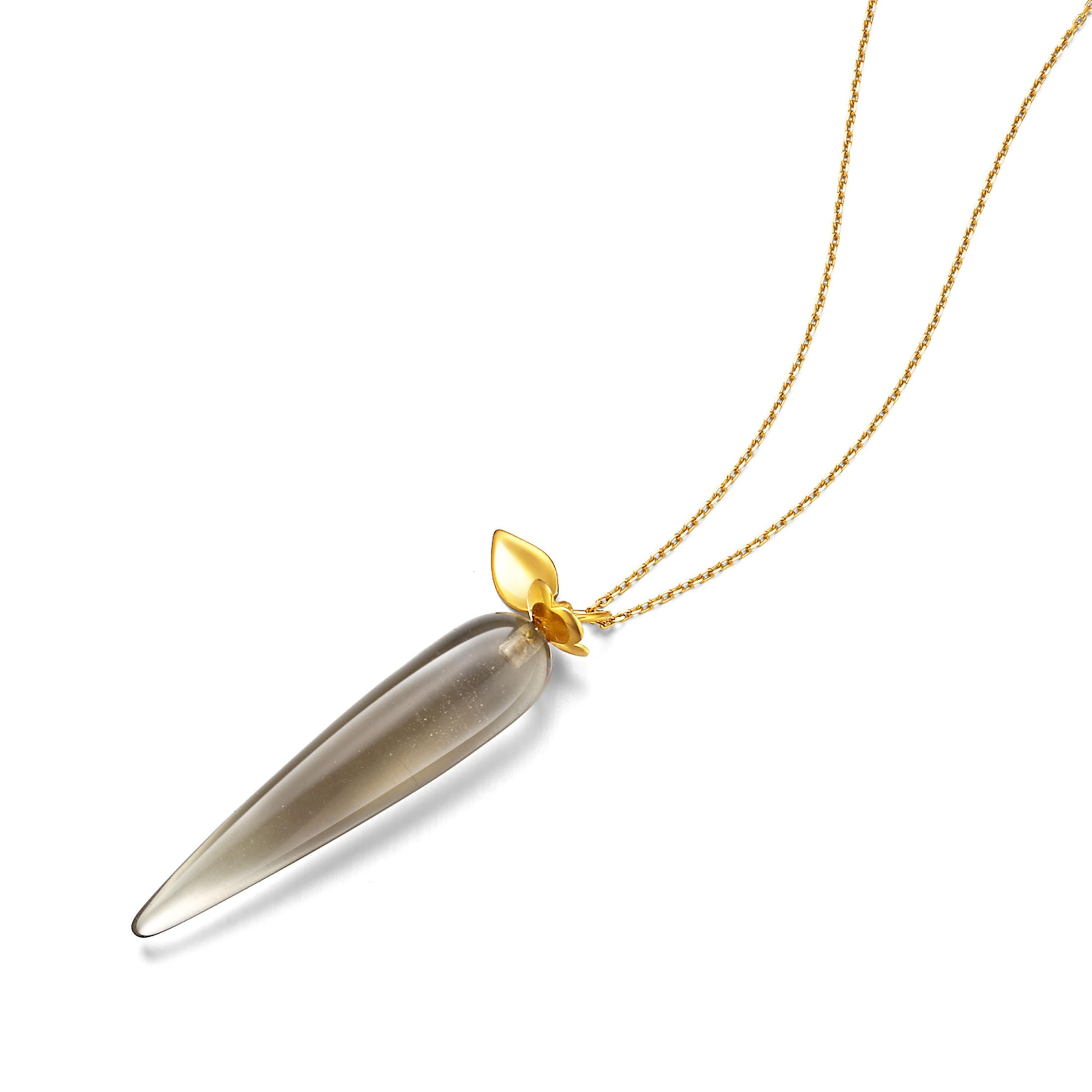 Description:
A sophisticated pendant featuring a teardrop of “stone of power” smoky quartz adorned with delicate petals of 18ct gold plate on sterling silver.

Specification:
Size (LxW): 45mm x 9mm
Weight per earring: 5.7gm
Stones: smoky