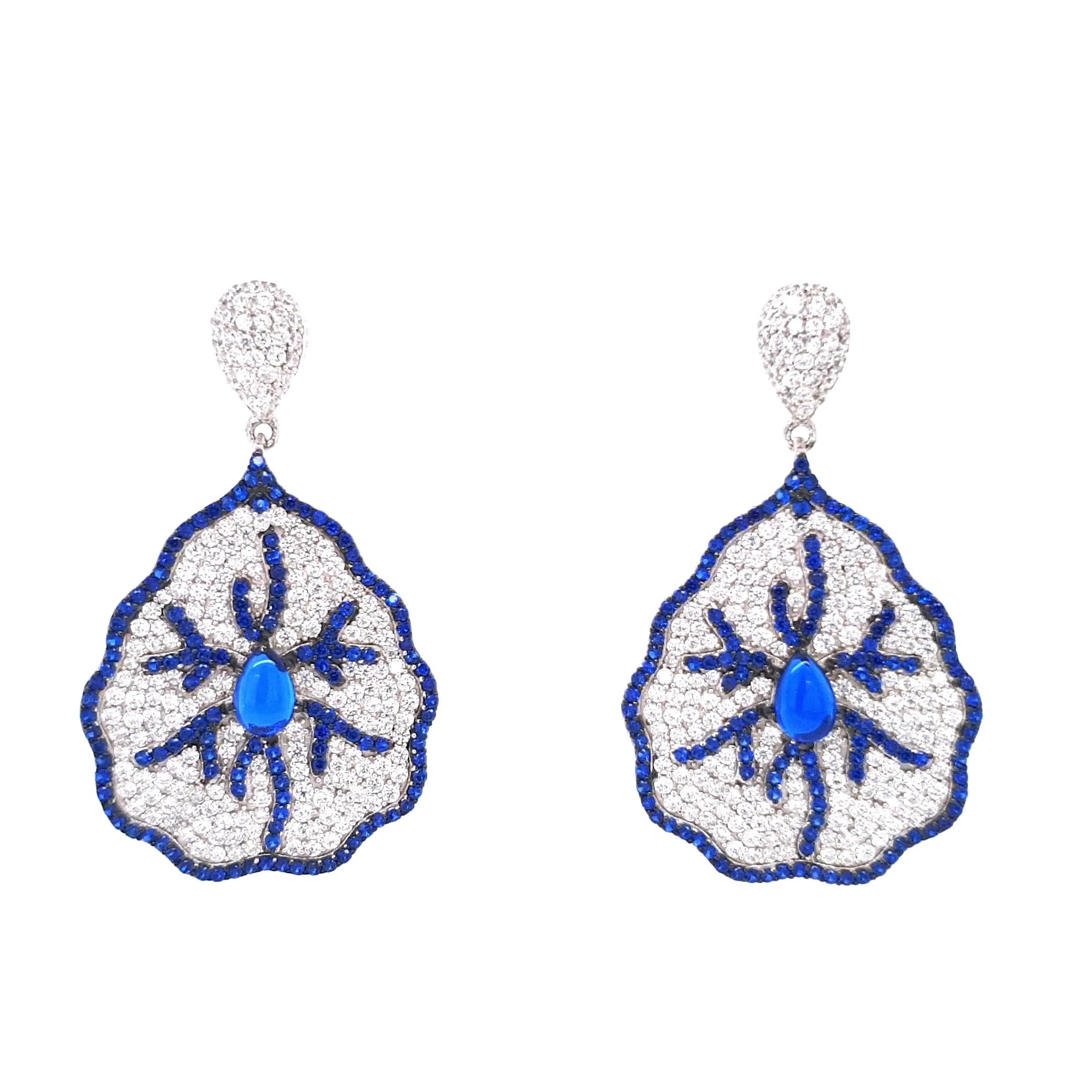 Cabochon Fei Liu Orecchino a goccia in argento sterling con zaffiro sintetico, CZ blu e bianco in vendita