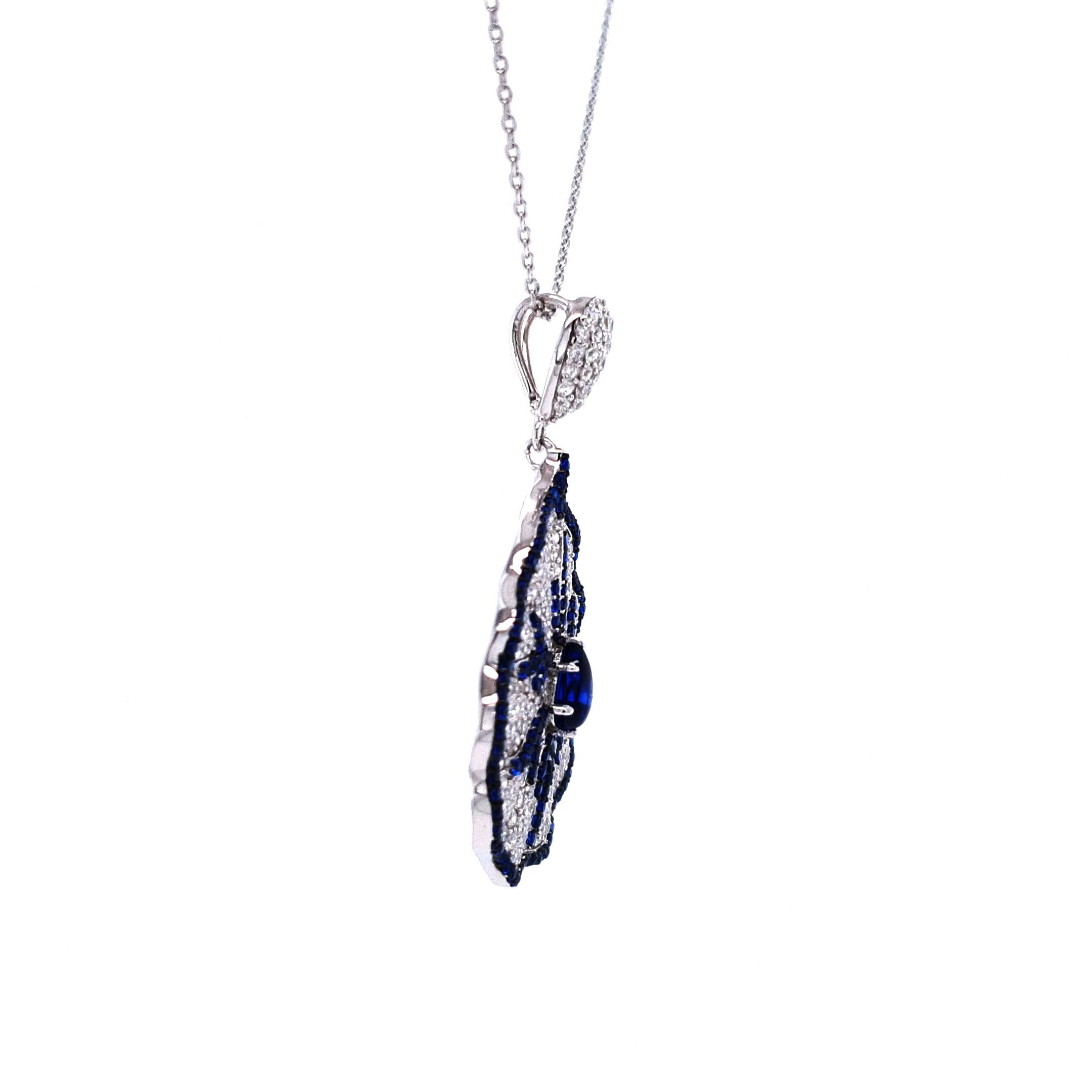 Étude du raffinement serein, cette suspension se déploie comme une feuille prise dans une douce brise, ses courbes gracieuses étant sculptées pour faire écho à la sophistication tranquille de la nature. Le saphir synthétique central, profond et