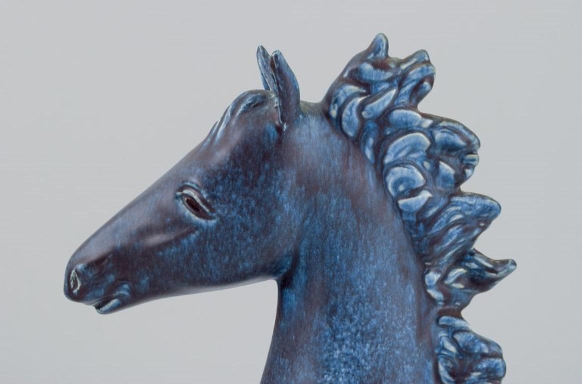 Glazed FEJ (Folke og Elsa Jernberg) Ceramic horse head on a wooden base. For Sale