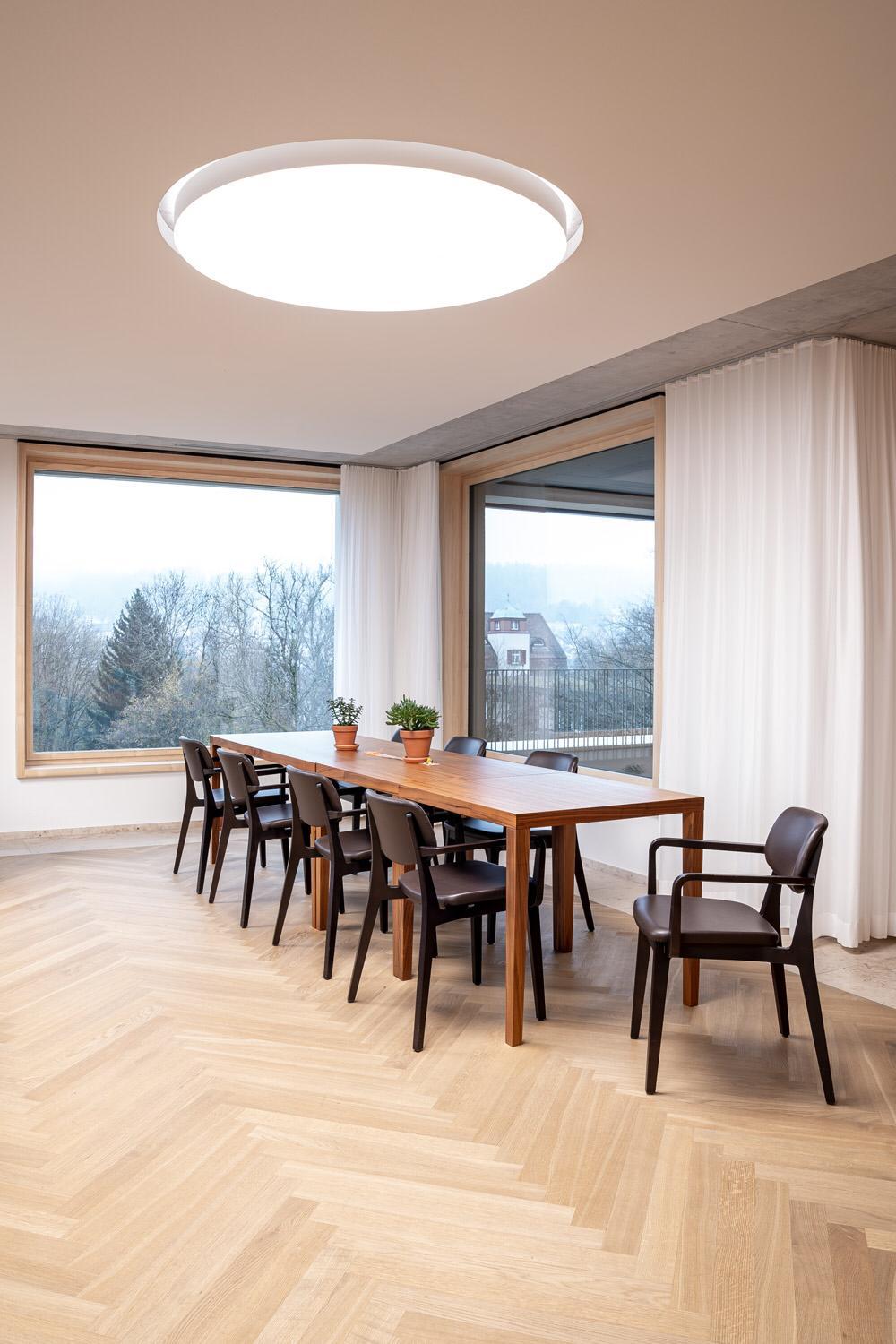 Sessel aus Filz C14 Buchenholz von Dietiker, ausziehbarer Rückenlehne und Sitz, 2er-Set (21. Jahrhundert und zeitgenössisch) im Angebot