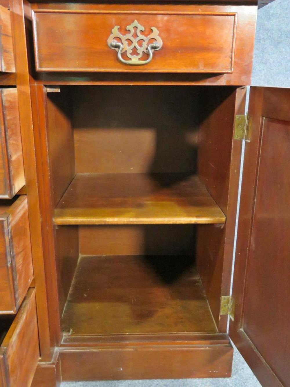 Early 20th Century Feldenkrais of Philadelphia Federal Style Solid Mahogany Breakfront Bookcase