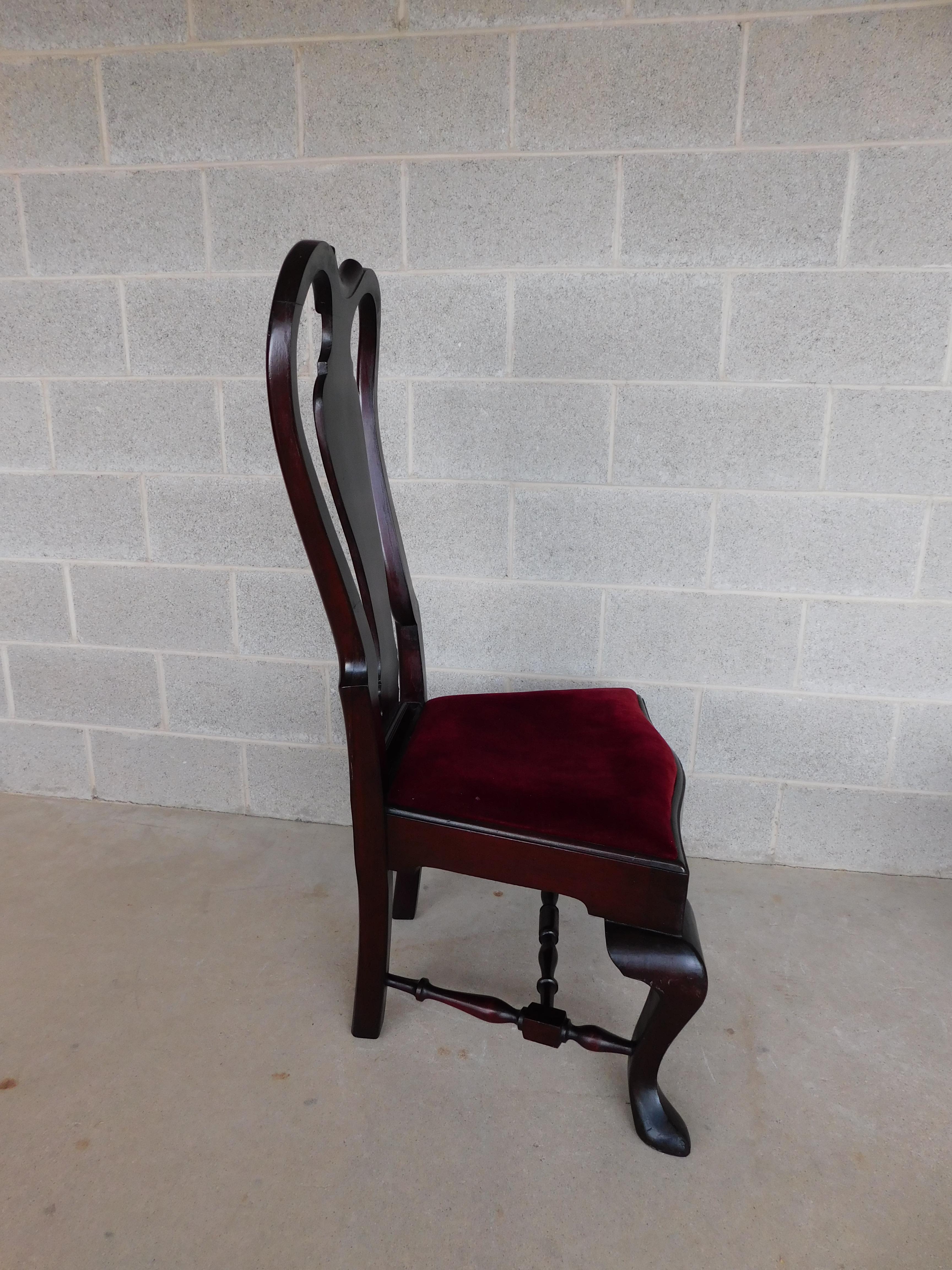 Paire de chaises de cheminée Feldenkreis de style Queen Anne surdimensionnées en acajou en vente 4