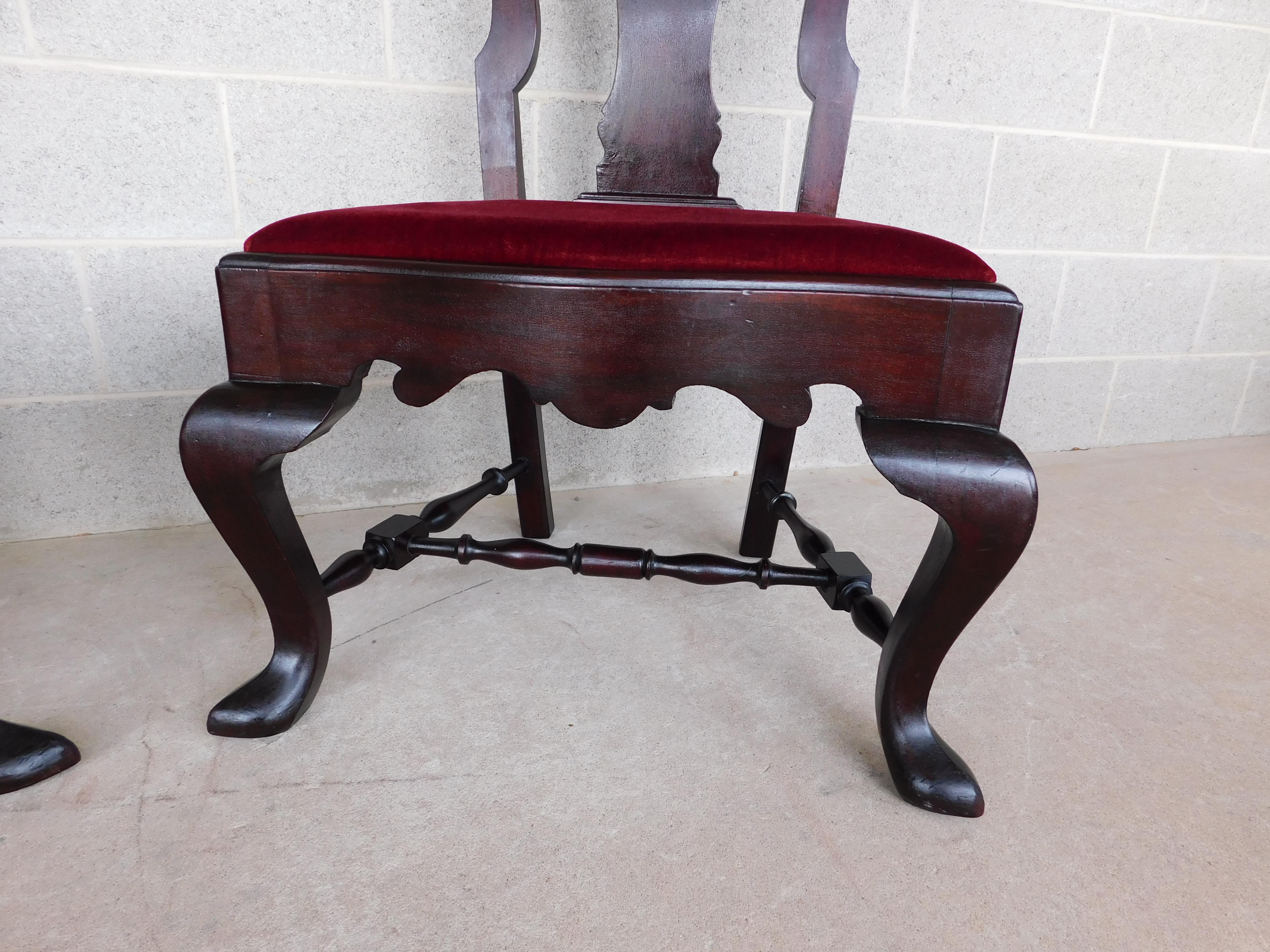 Feldenkreis Mahagoni Queen Anne Stil Oversize Accent Fireside Chairs - ein Paar (Handgefertigt) im Angebot