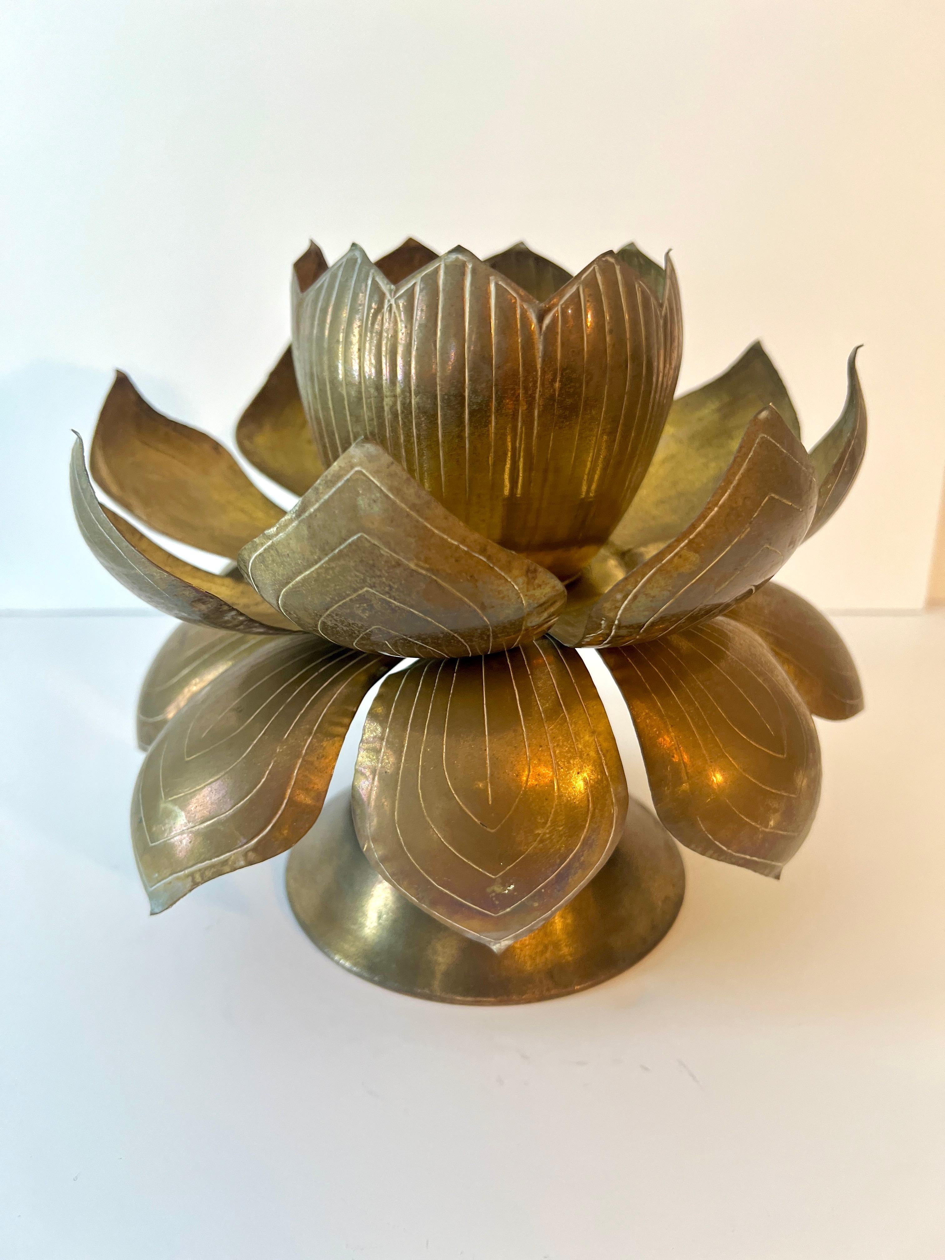 Feldman Lotusblumen-Kerzenhalter aus Messing (20. Jahrhundert) im Angebot