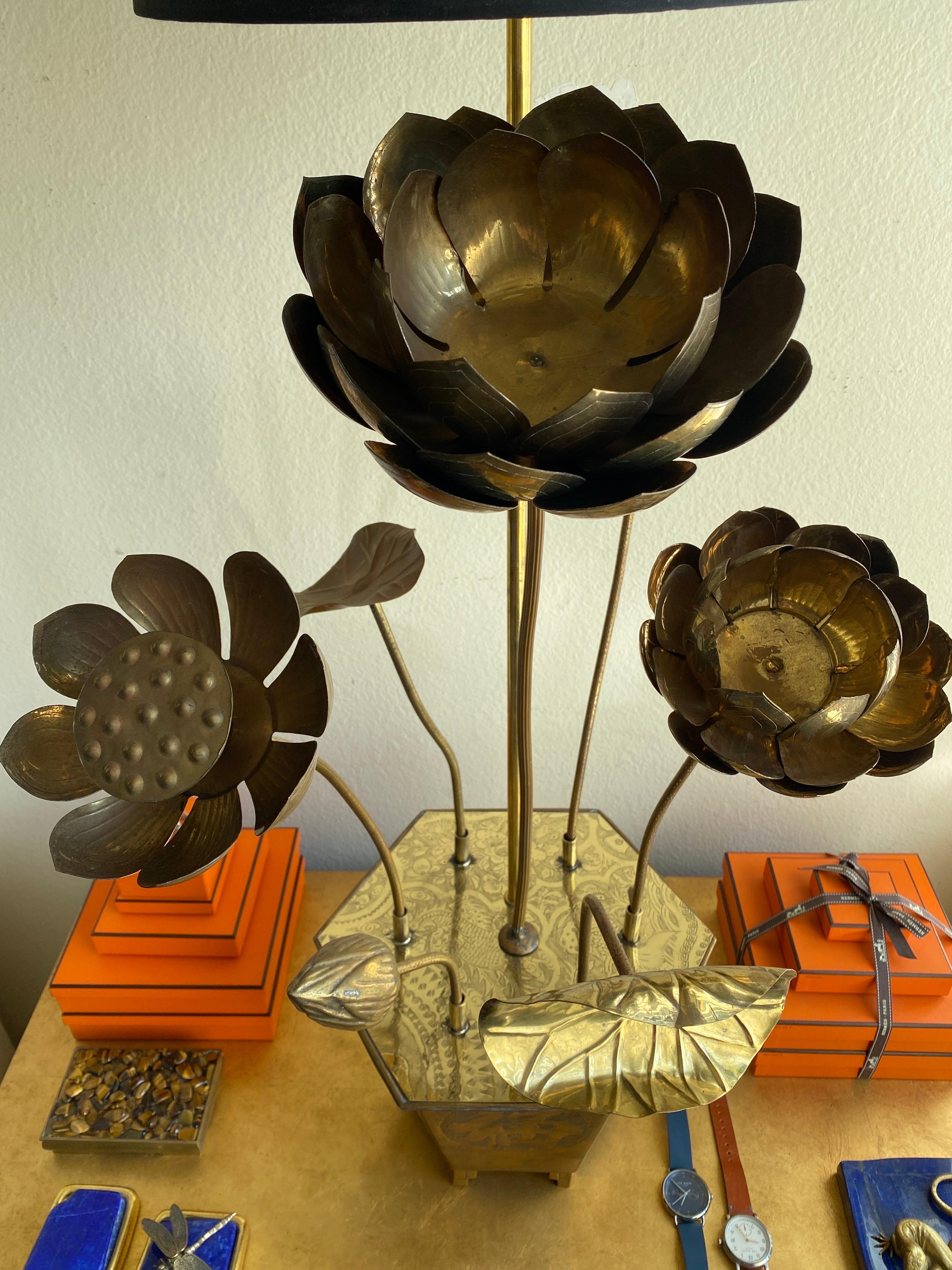 Feldman Brass Lotus Flower Lamp Bon état - En vente à North Hollywood, CA
