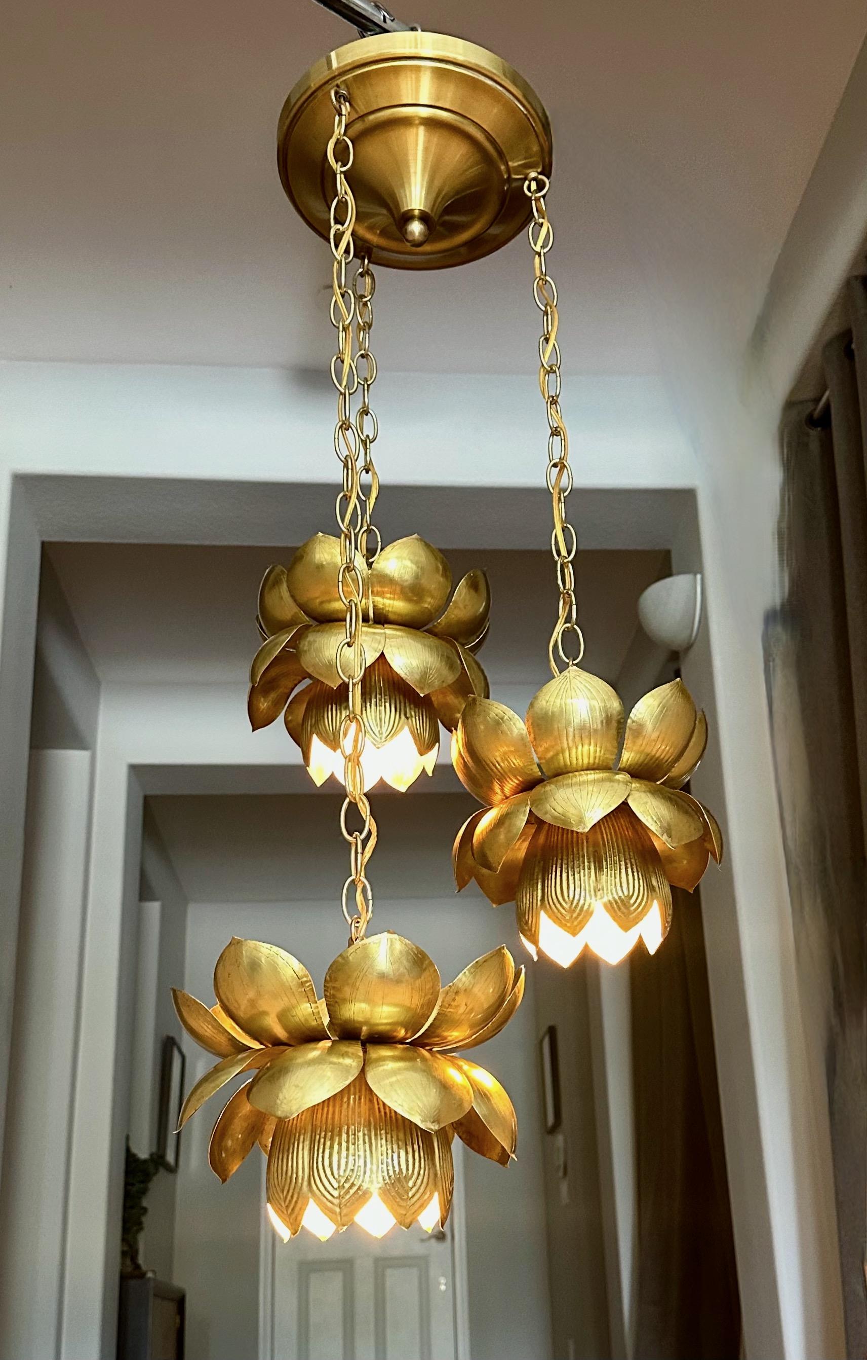 Feldman Trio 3 lampe à suspension lotus en laiton en vente 4