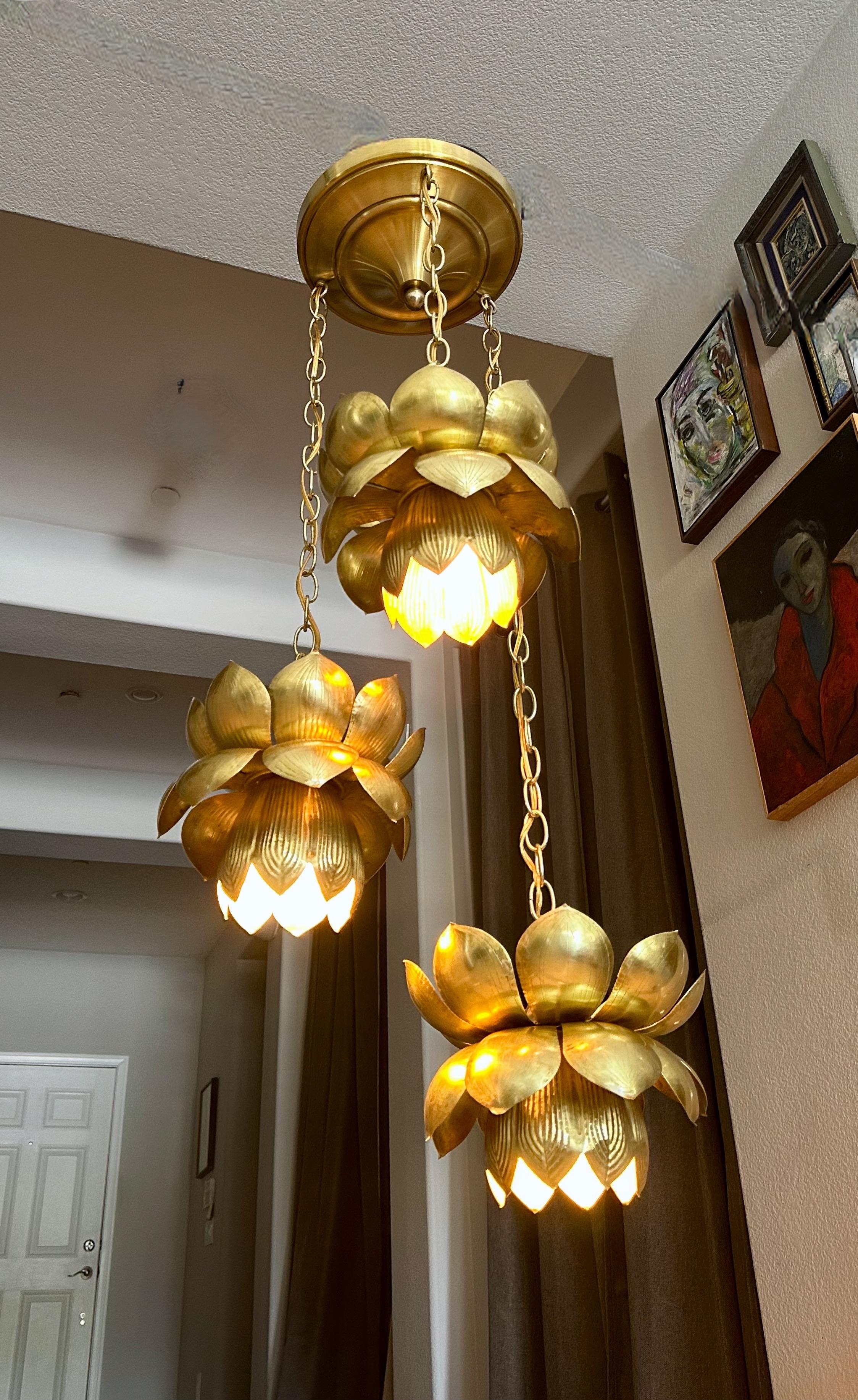 Feldman Trio 3 lampe à suspension lotus en laiton en vente 5