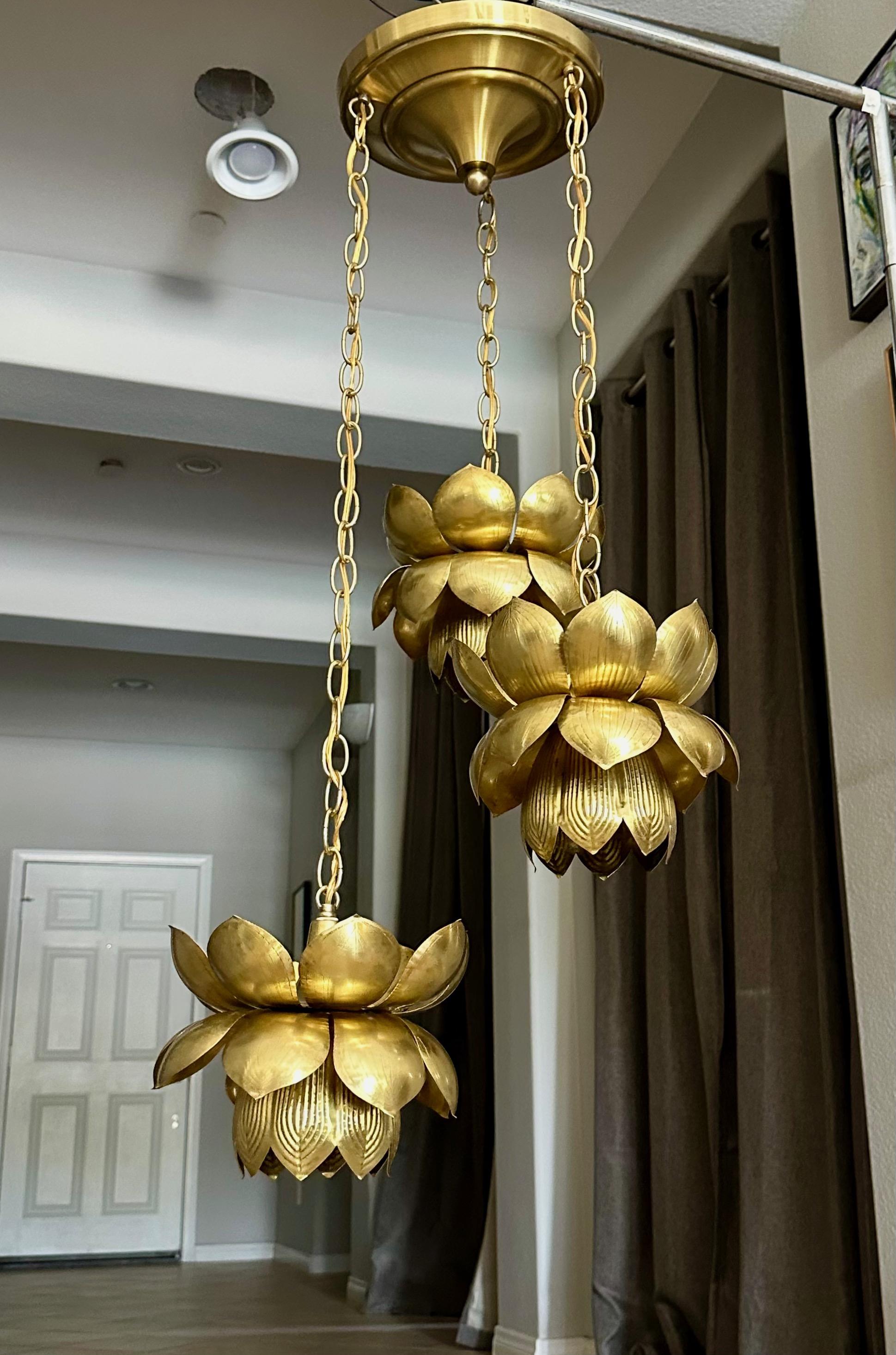 Feldman Trio 3 lampe à suspension lotus en laiton Bon état - En vente à Palm Springs, CA