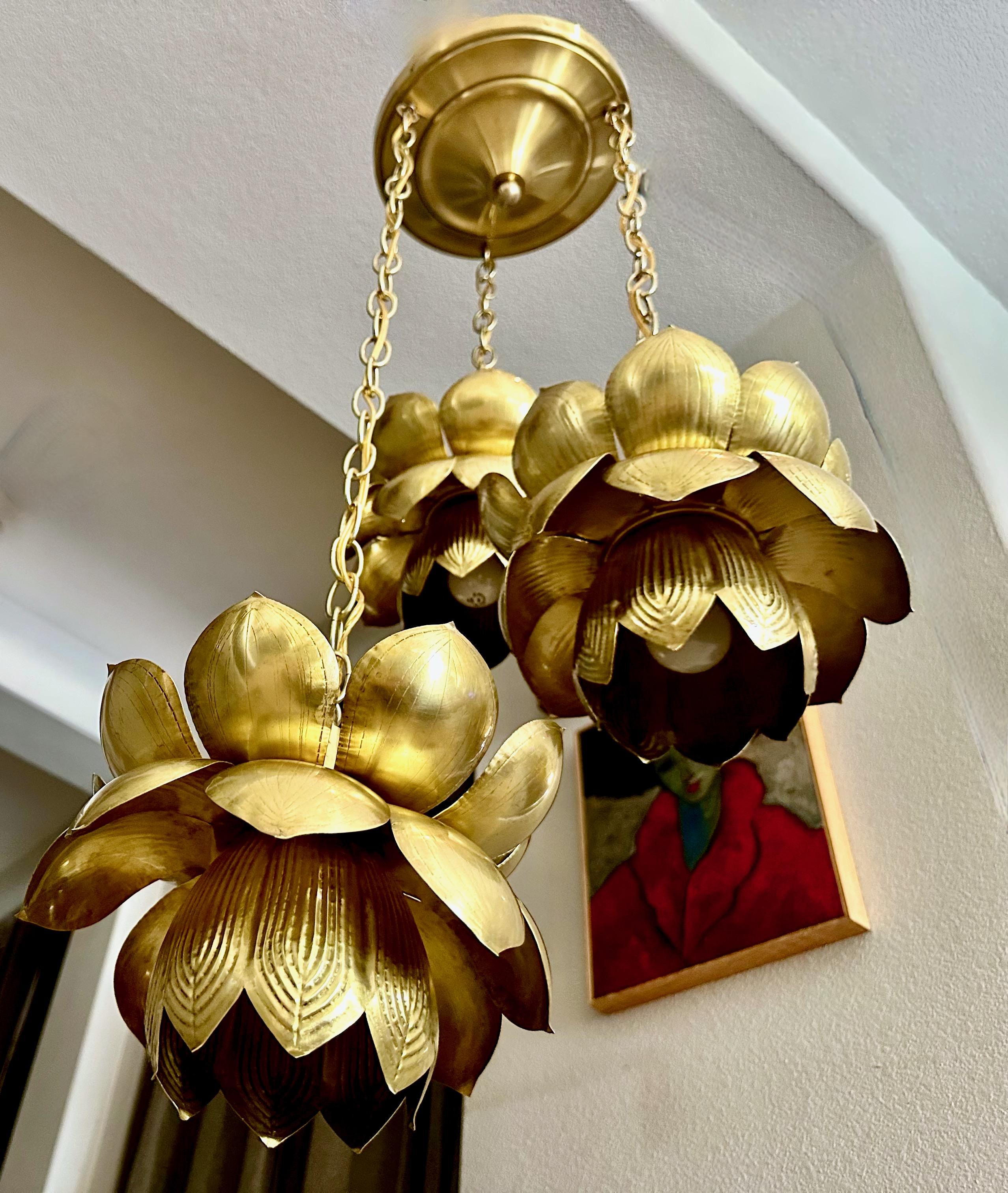 Feldman Trio 3 lampe à suspension lotus en laiton en vente 3