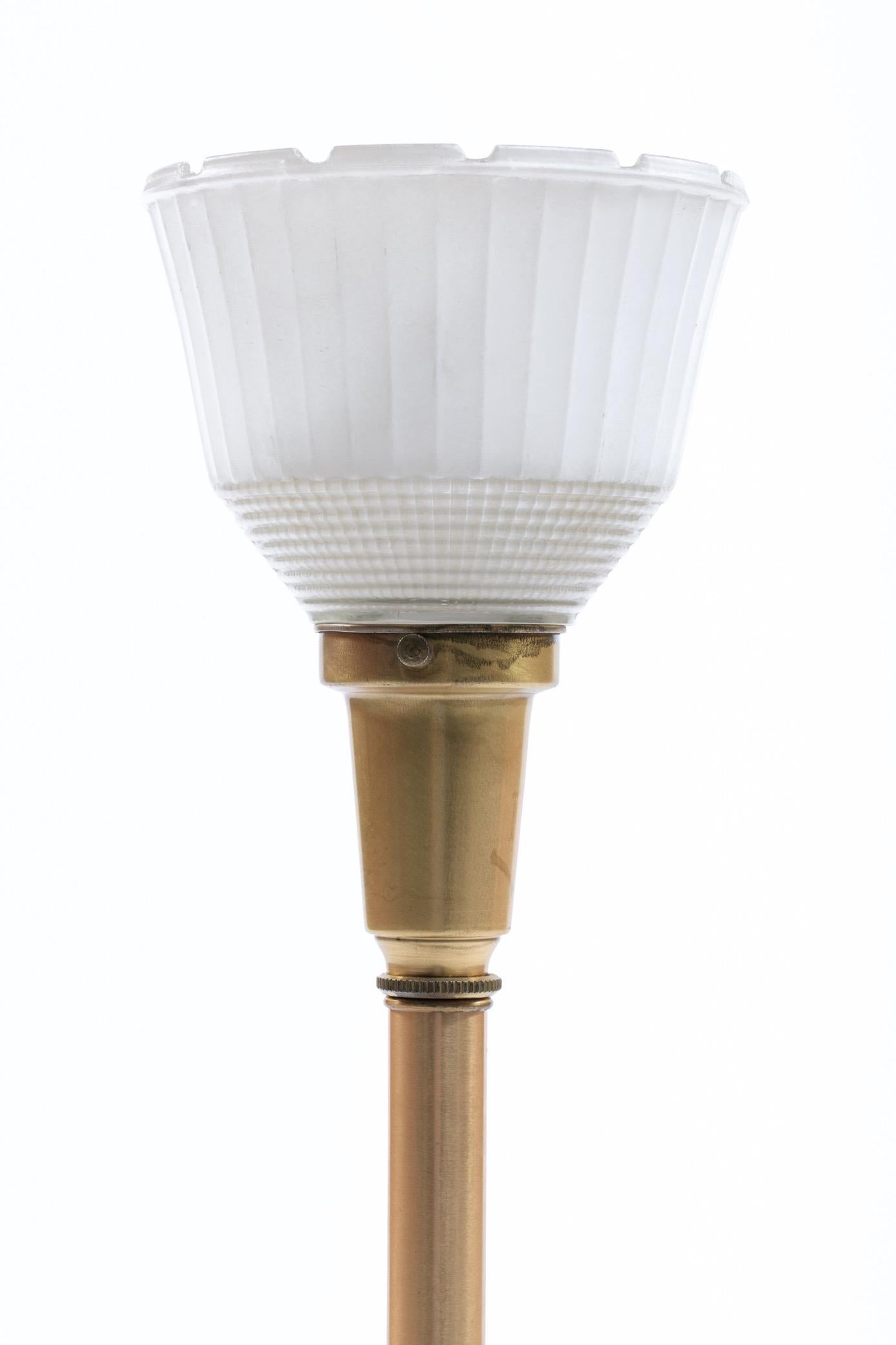 Américain Feldman lampe de bureau en coquillage Capiz blanc et laiton, vers 1960 en vente