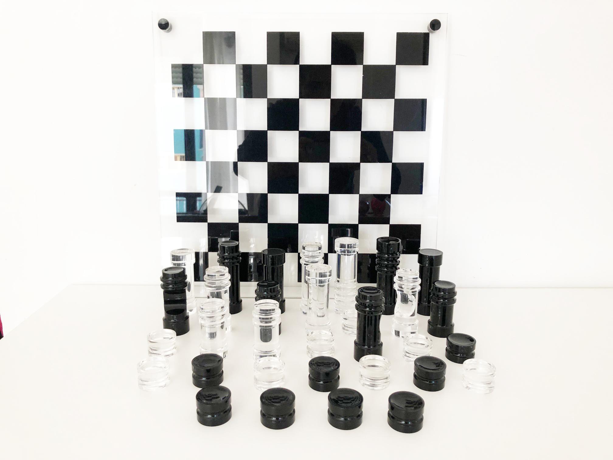 Lucite chessboard by Felice Antonio Botta, original and authentic from the 1970s
Intact and in a good state of conservation, ideal as a prestigious gift to embellish a room by creating a detail of notable effect.