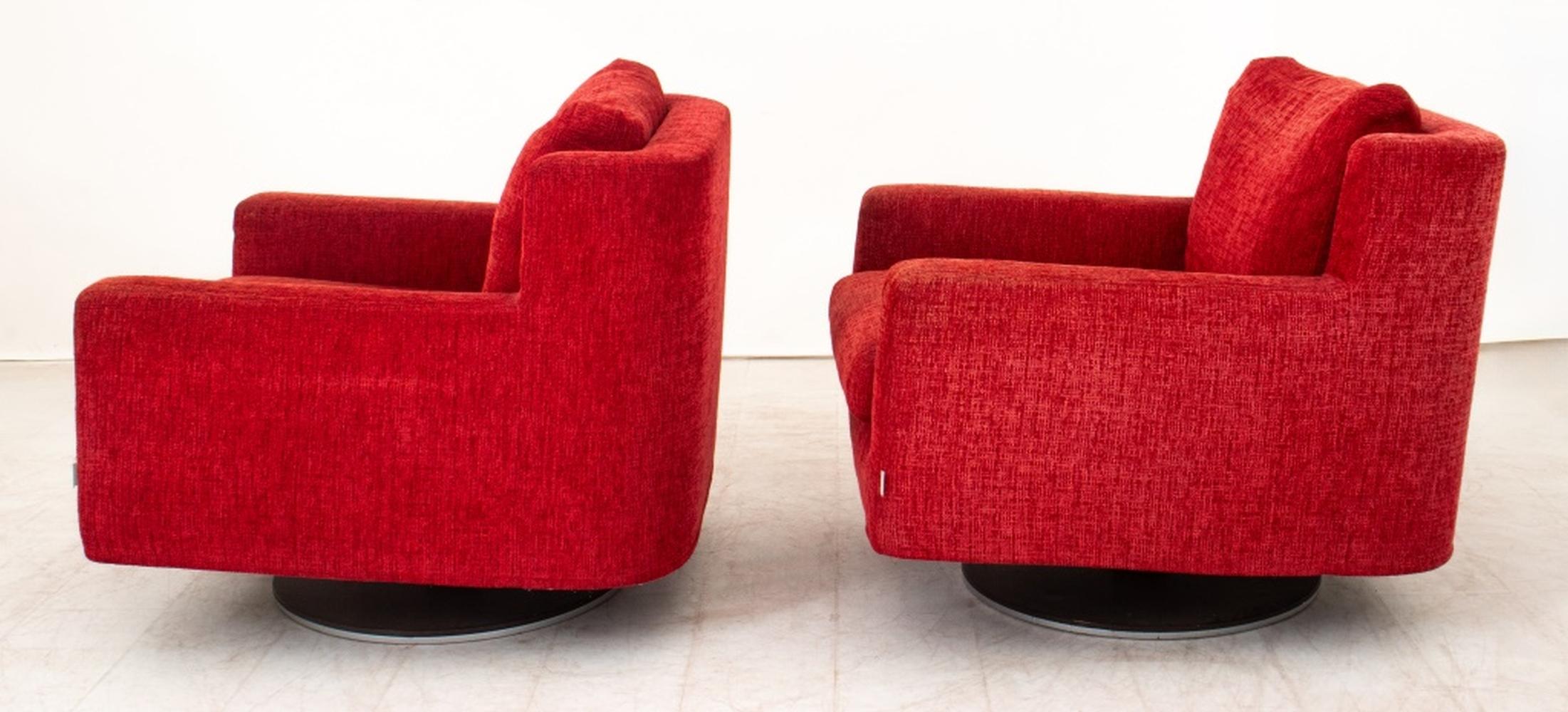 italien Felicerossi chaises club pivotantes en chenille rouge, paire en vente
