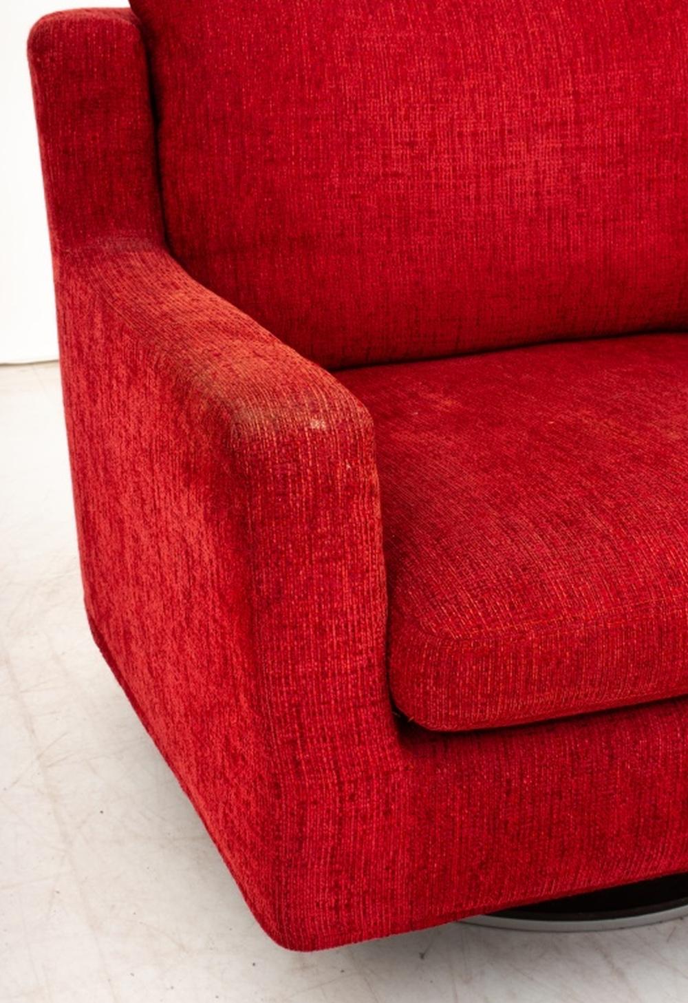 Felicerossi chaises club pivotantes en chenille rouge, paire en vente 1