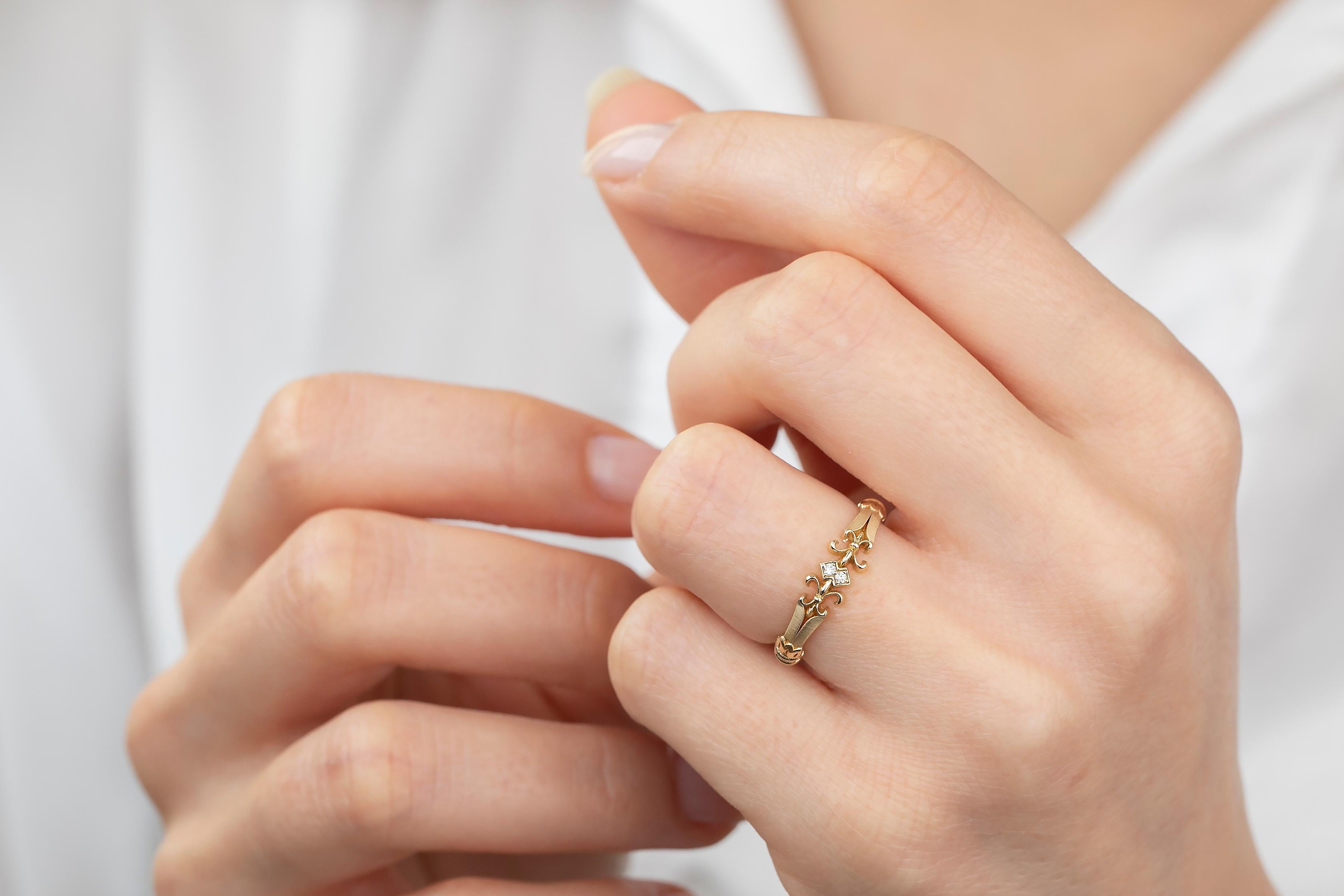 Im Angebot: Wedding Band-Ring, Vintage-Stil 14K Gold 0,05 Karat Diamant () 5