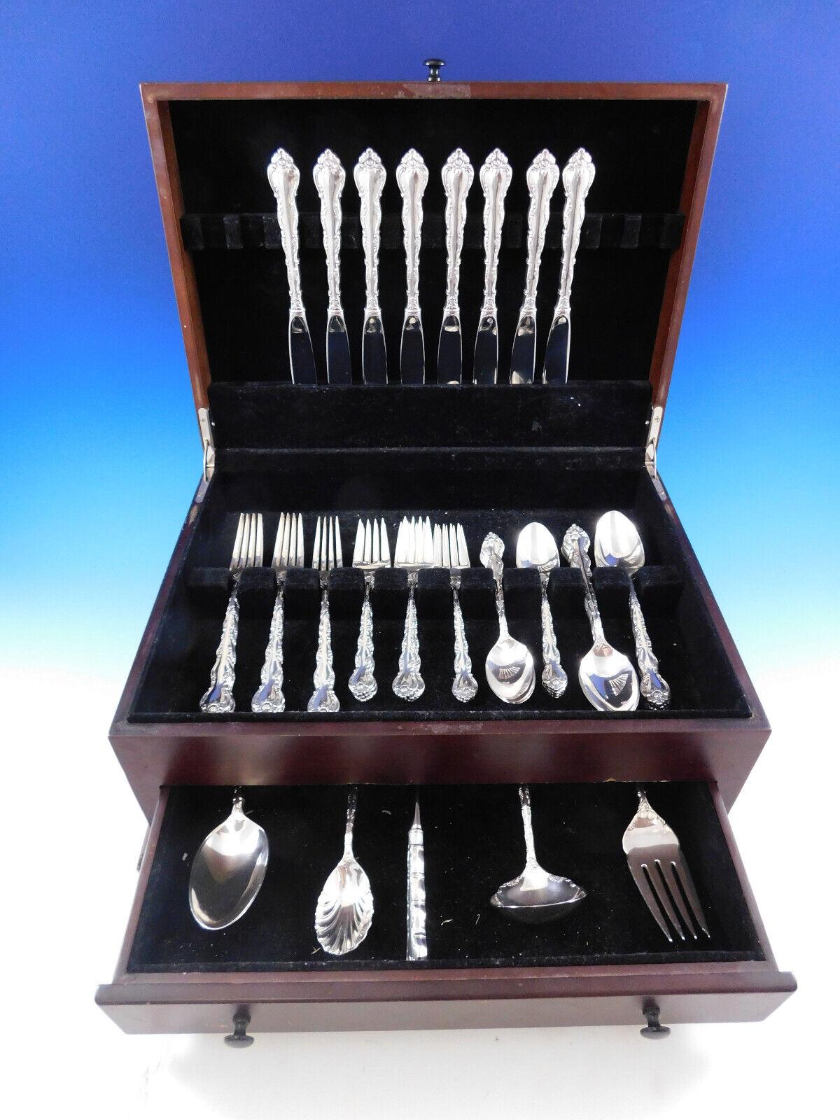 Stunning Feliciana by Wallace sterling silver Flatware set - 46 Pieces. This set includes:

8 Knives, 8 7/8