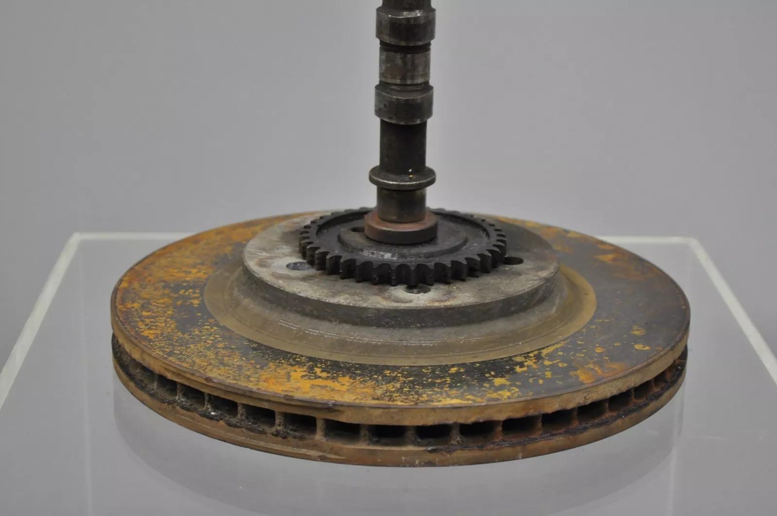 Magiscopio firmato da Feliciano Bejar Scultura industriale moderna in vetro e acciaio In condizioni buone in vendita a Philadelphia, PA