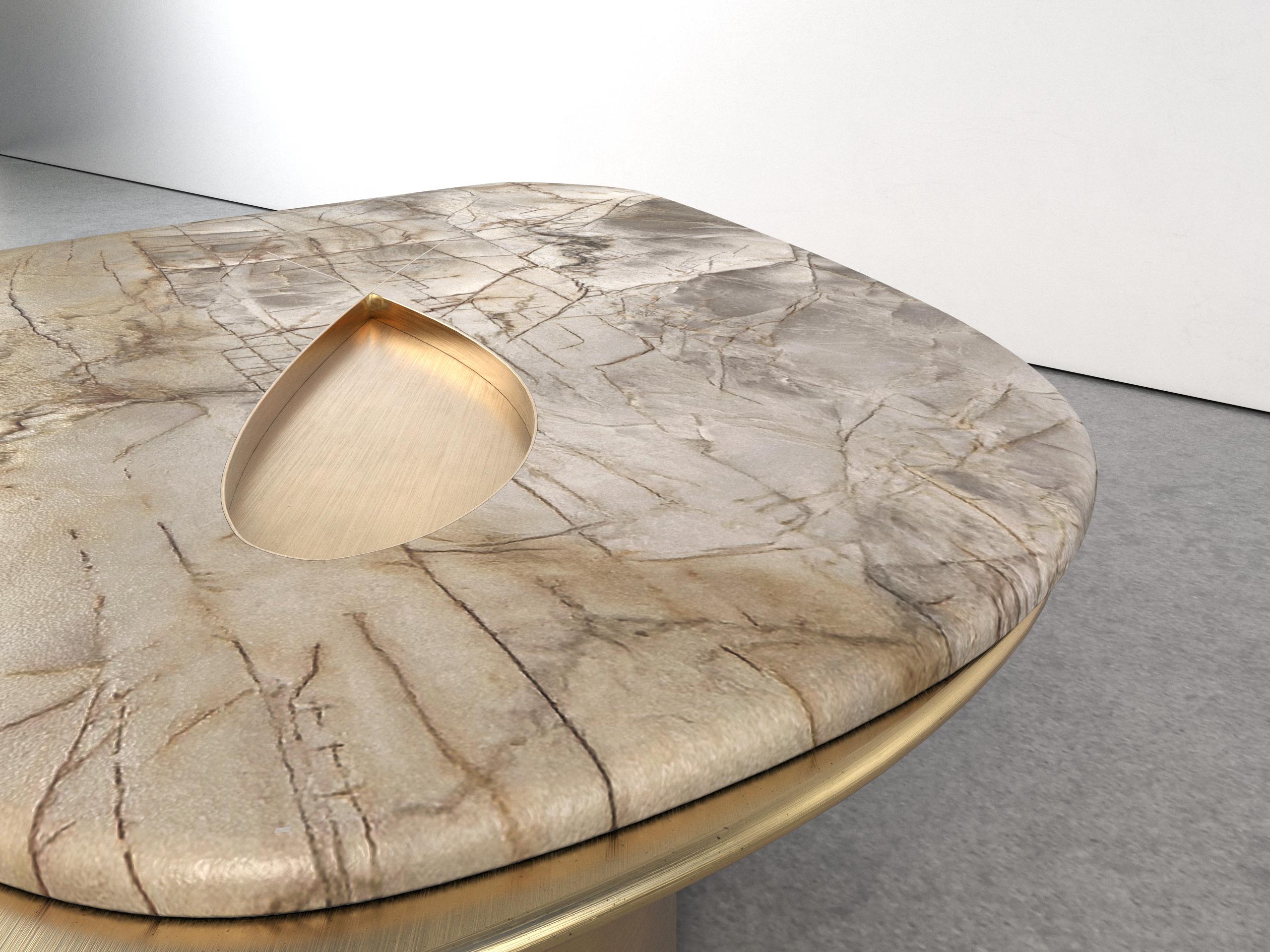Table basse unique Feline III Calafate Quartzite et laiton de Grzegorz Majka Neuf - En vente à Geneve, CH