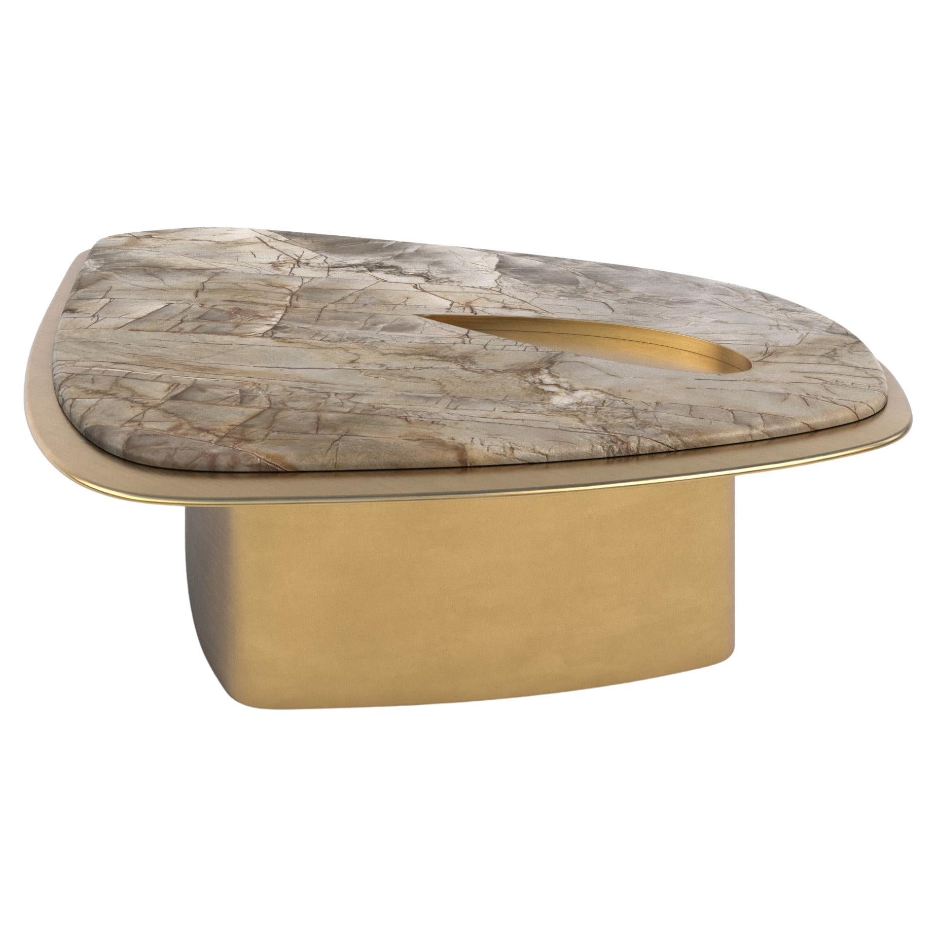 Table basse unique Feline III Calafate Quartzite et laiton de Grzegorz Majka en vente