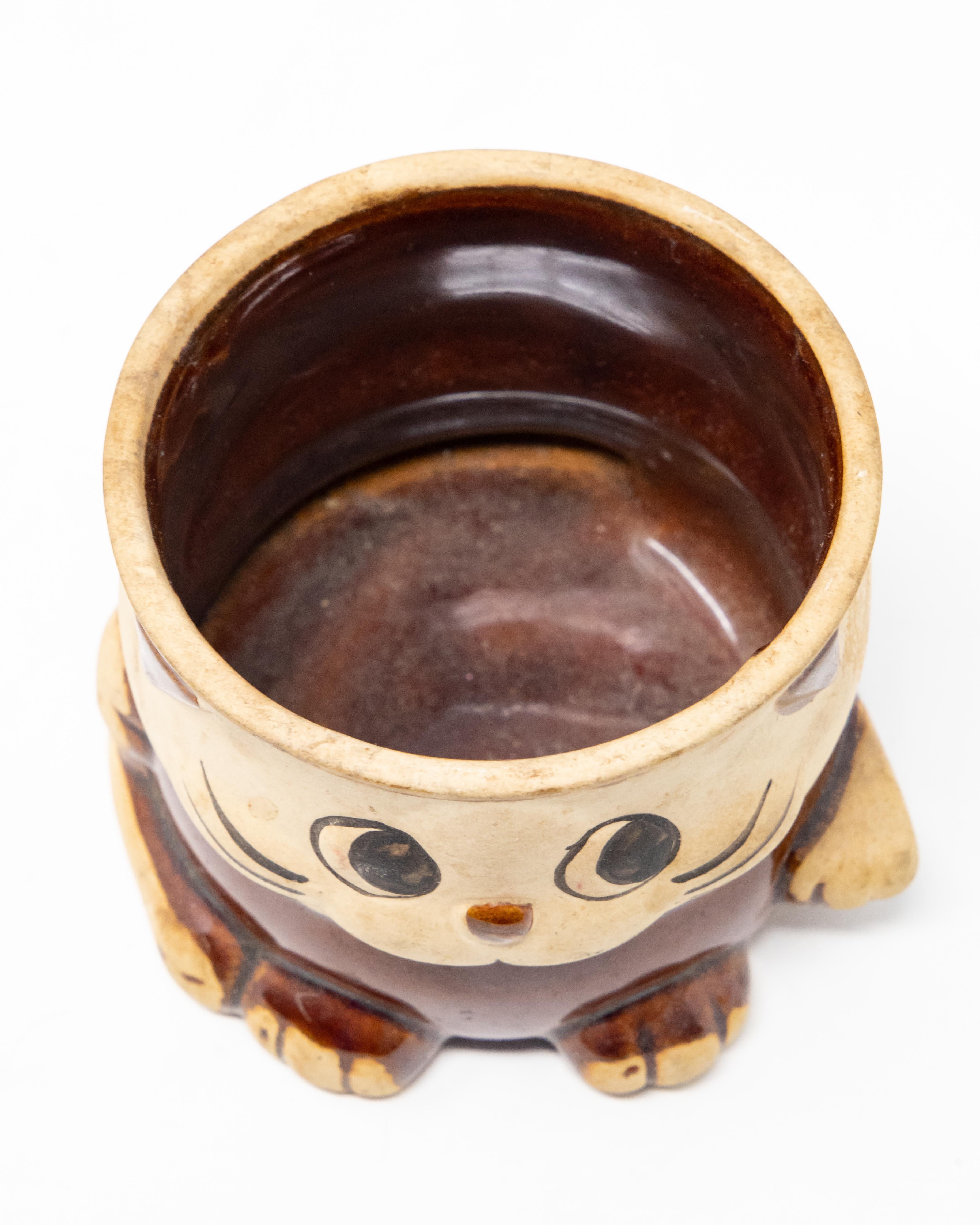 Feline Stoneware Mug In Fair Condition For Sale In Cookeville, TN