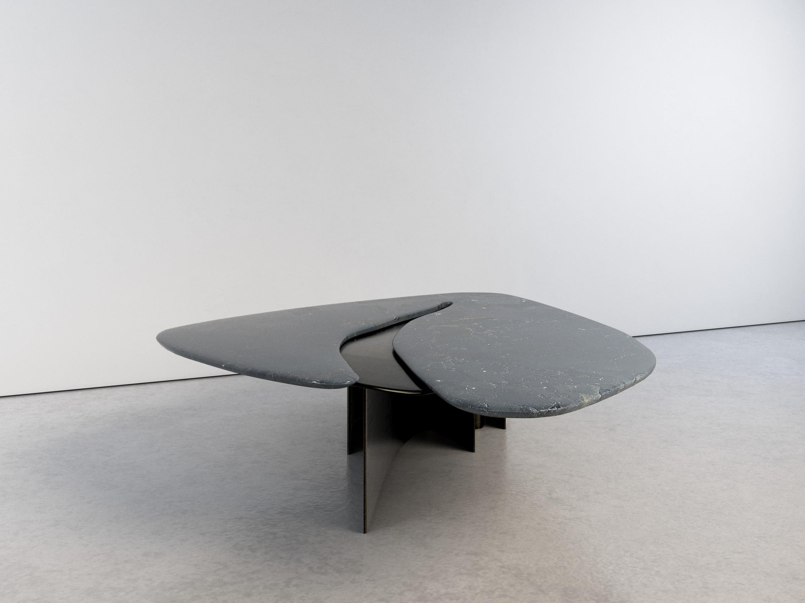 Table basse unique Feline V Infinity en quartzite et laiton de Grzegorz Majka en vente 2