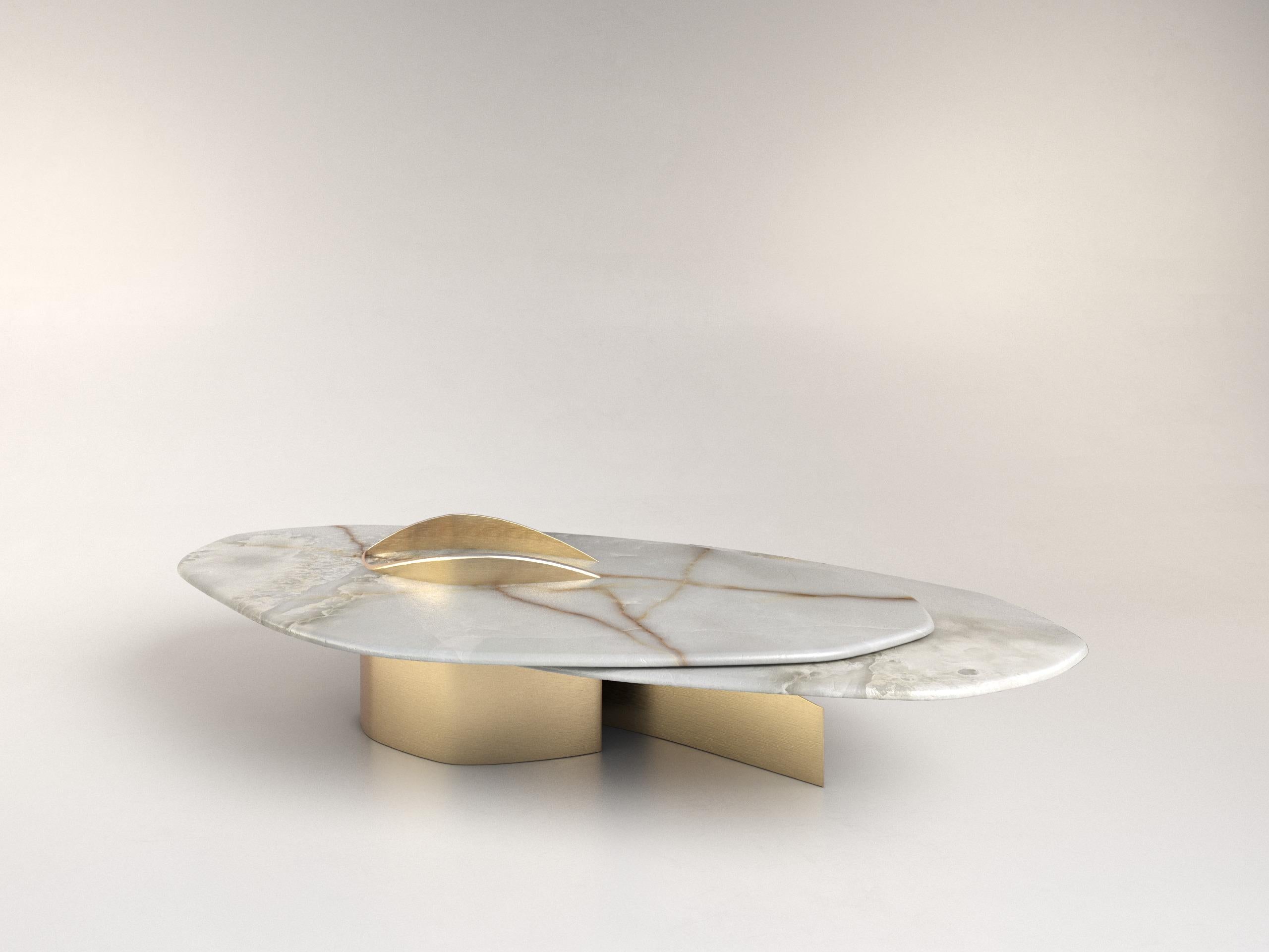 Table basse unique Feline VI en onyx blanc et laiton massif de Grzegorz Majka
Pièce unique.
Dimensions : D 100 x L 186 x H 35,5/43,5 cm.
MATERIAL : Onyx blanc et laiton massif.

Voici la Collectional : 

