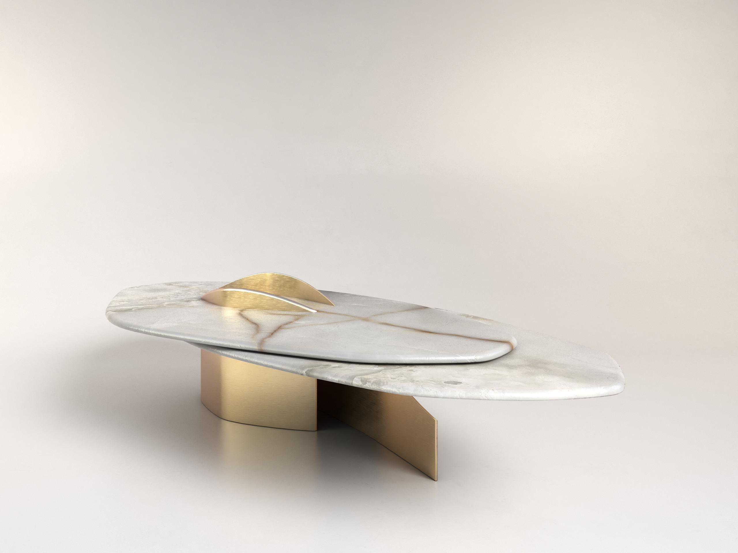 Autre Table basse unique Feline VI en onyx blanc et laiton massif de Grzegorz Majka en vente