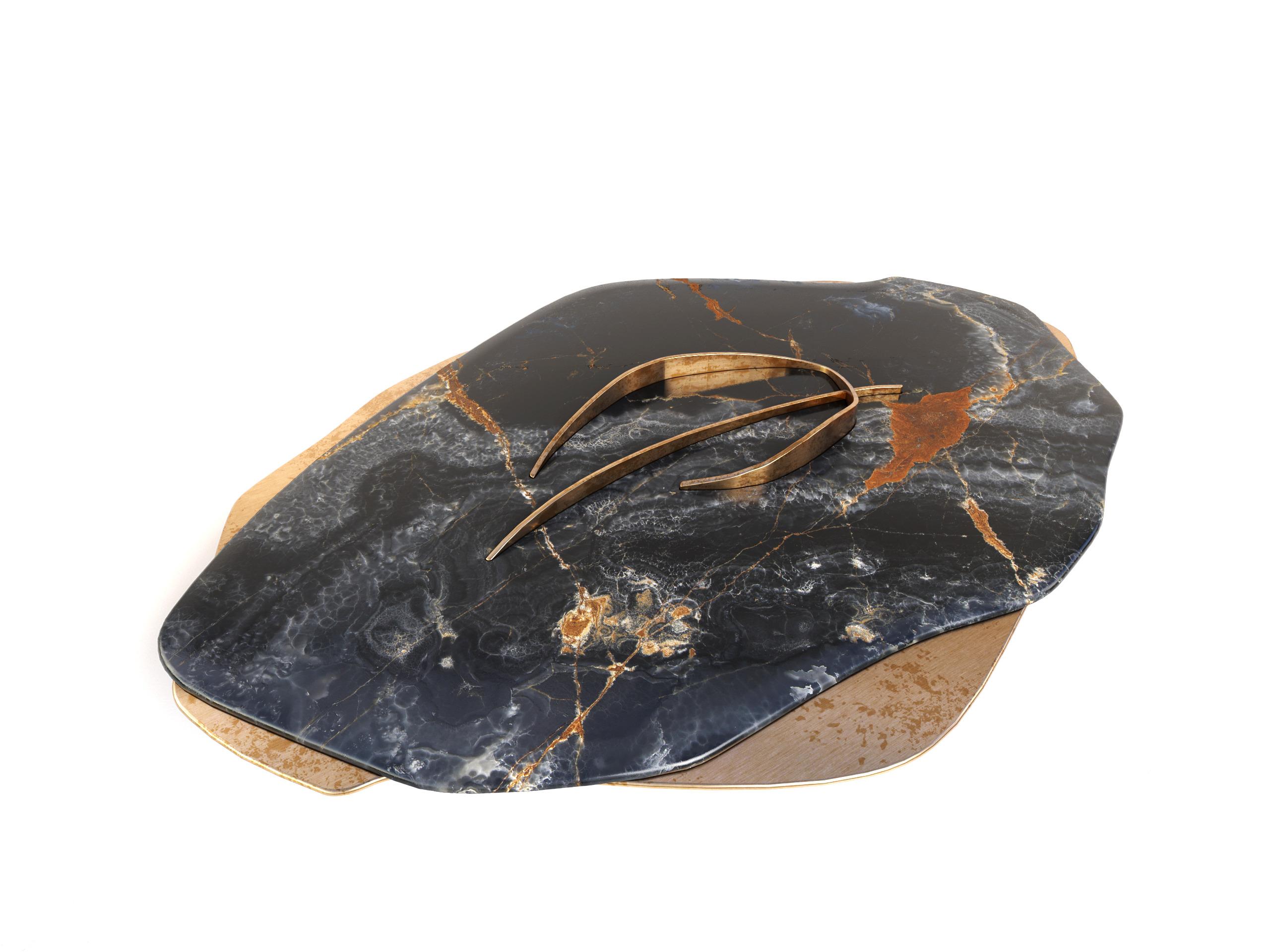 Postmoderne Feline VII Black Onyx and Solid Brass Unique Coffee Table by Grzegorz Majka en vente