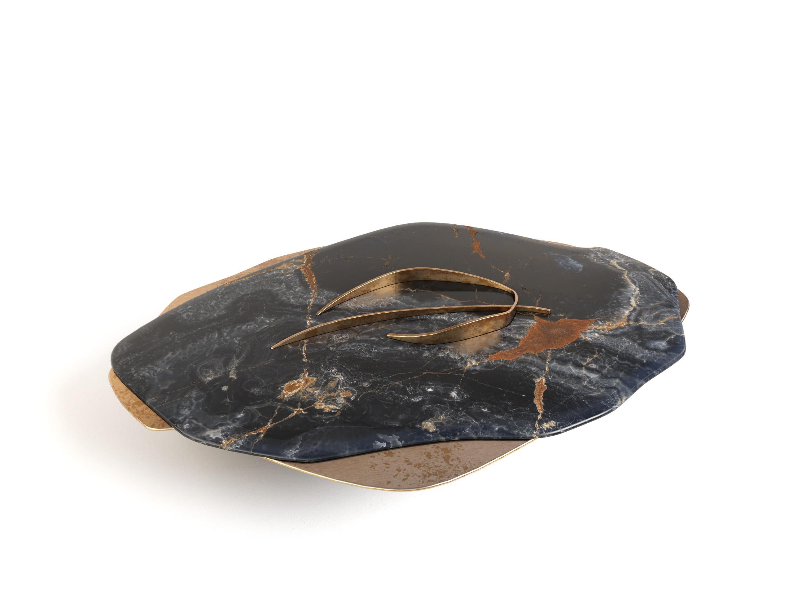 Britannique Feline VII Black Onyx and Solid Brass Unique Coffee Table by Grzegorz Majka en vente