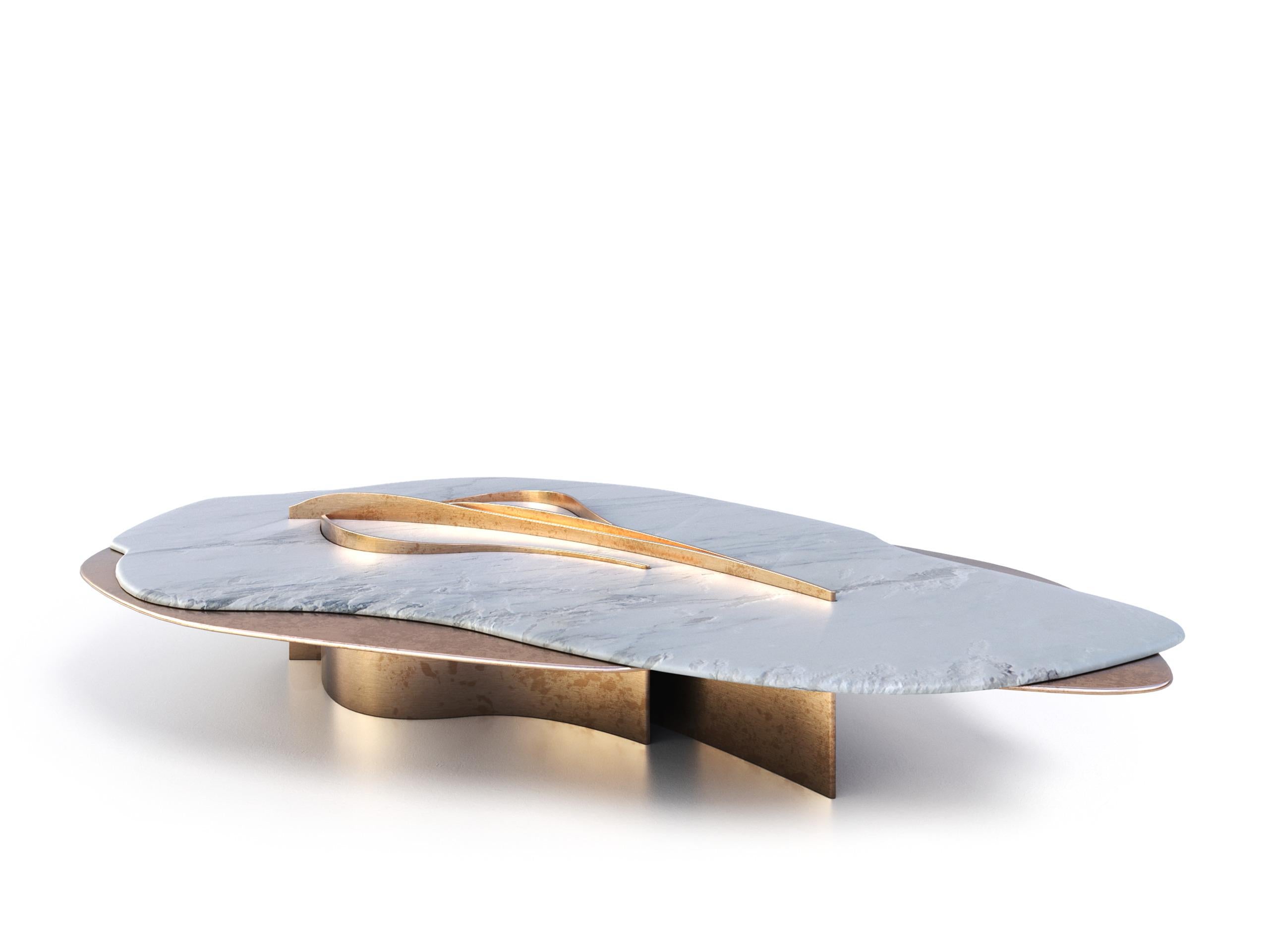 Autre Table basse unique Feline VIII Calacatta en marbre et laiton de Grzegorz Majka en vente