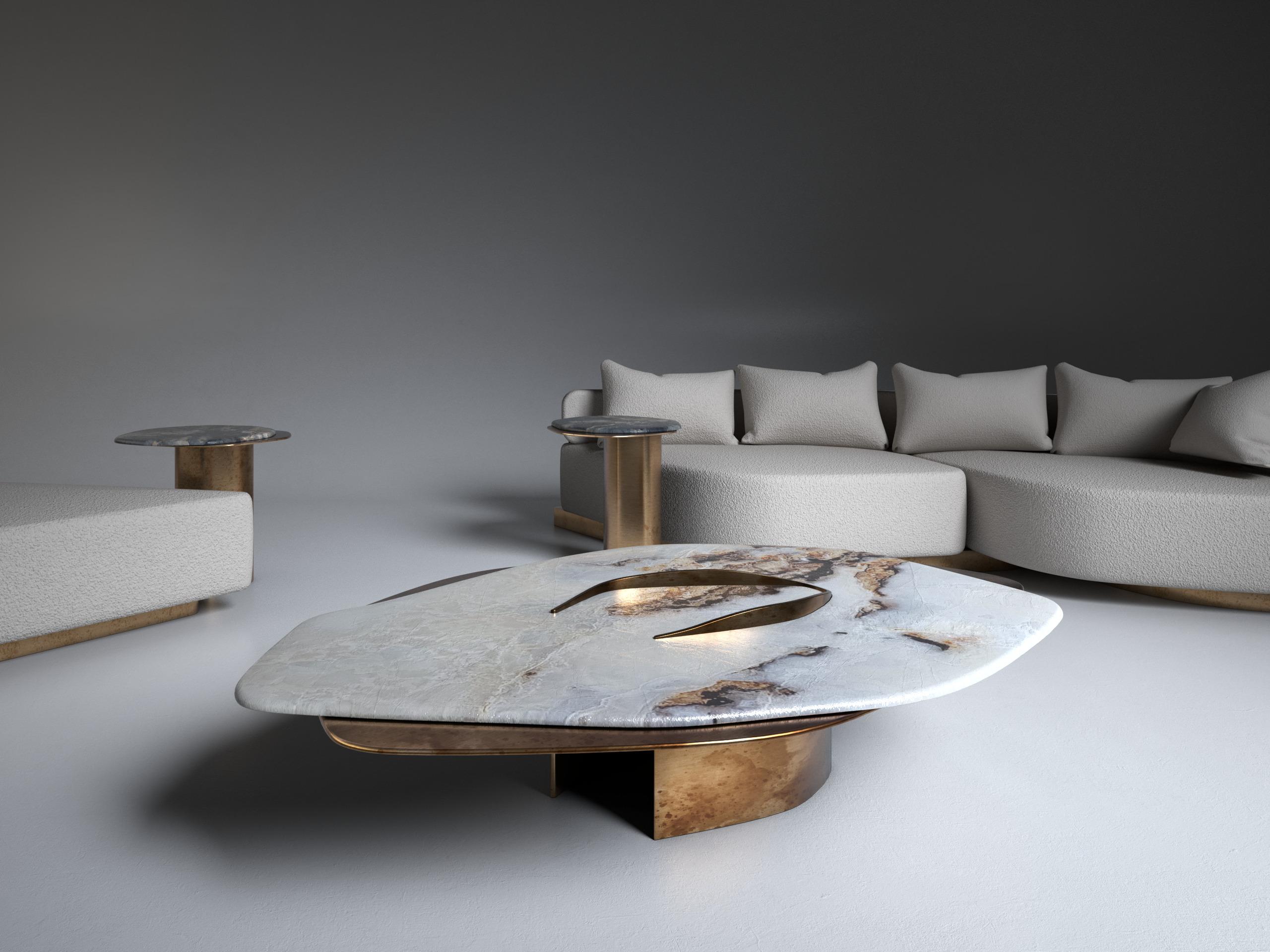 Postmoderne Table basse unique Feline X Onyx blanc et laiton massif de Grzegorz Majka en vente