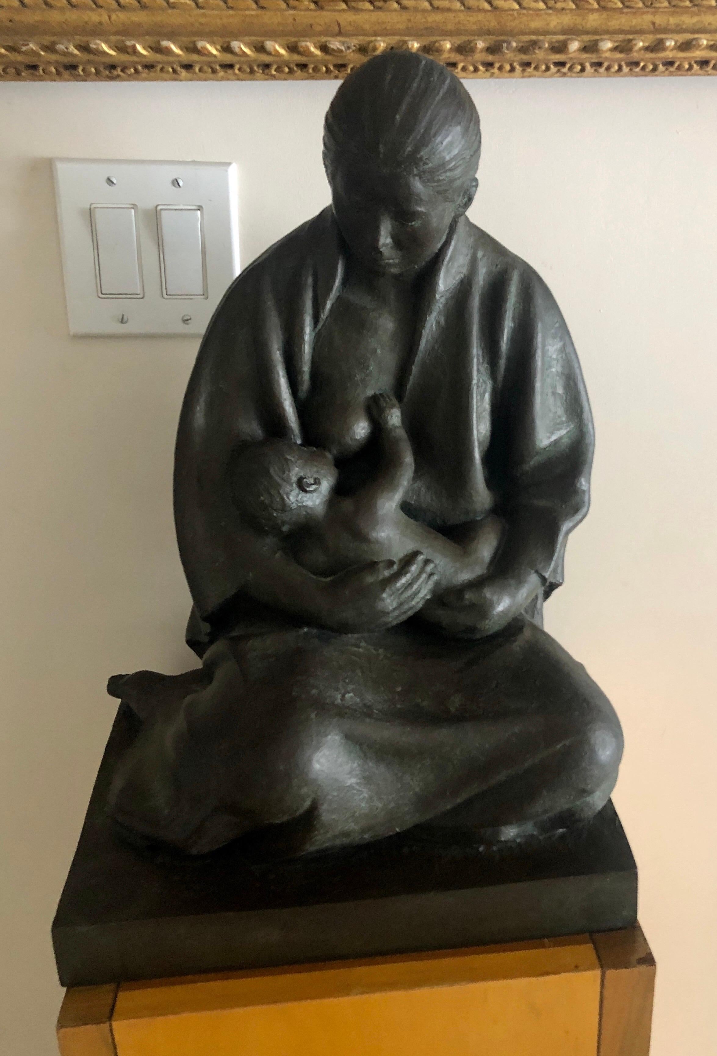 Gran Escultura Mexicana Latinoamericana Maestro de Bronce Madre con Niño SIgned - Nude Sculpture Oro de Felipe Castañeda
