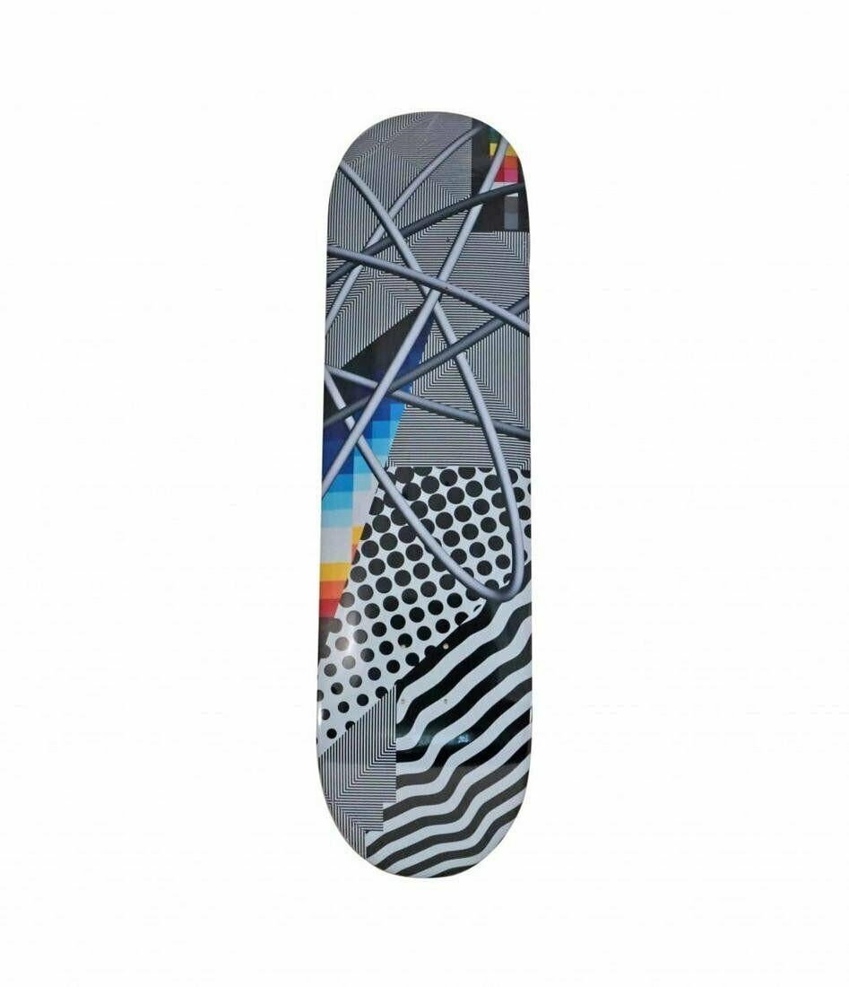 Felipe Pantone "Optichromie 122". 
Ltd Ed. Skate Deck.  Dead Stock Sealed Like New Condition.
Produit pour Beyond the Streets NTWRK 2020- par le co-conservateur Felipe Pantone 
Sérigraphie sur bois d'érable dur de 7 plis - mesure le tablier - 32 x