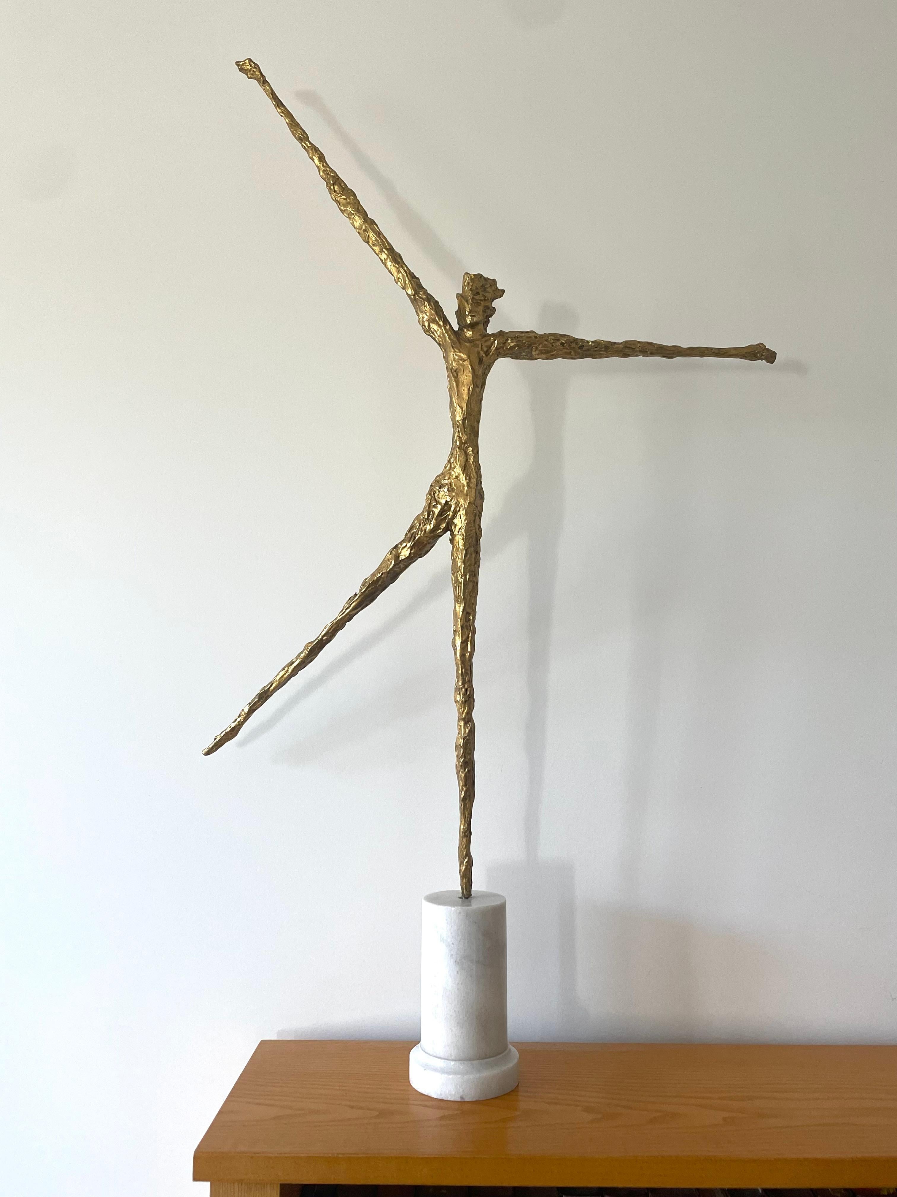 Félix Agostini, rara escultura original de resina dorada realizada hacia 1960 en Excelente estado para la venta en Saint ouen, FR