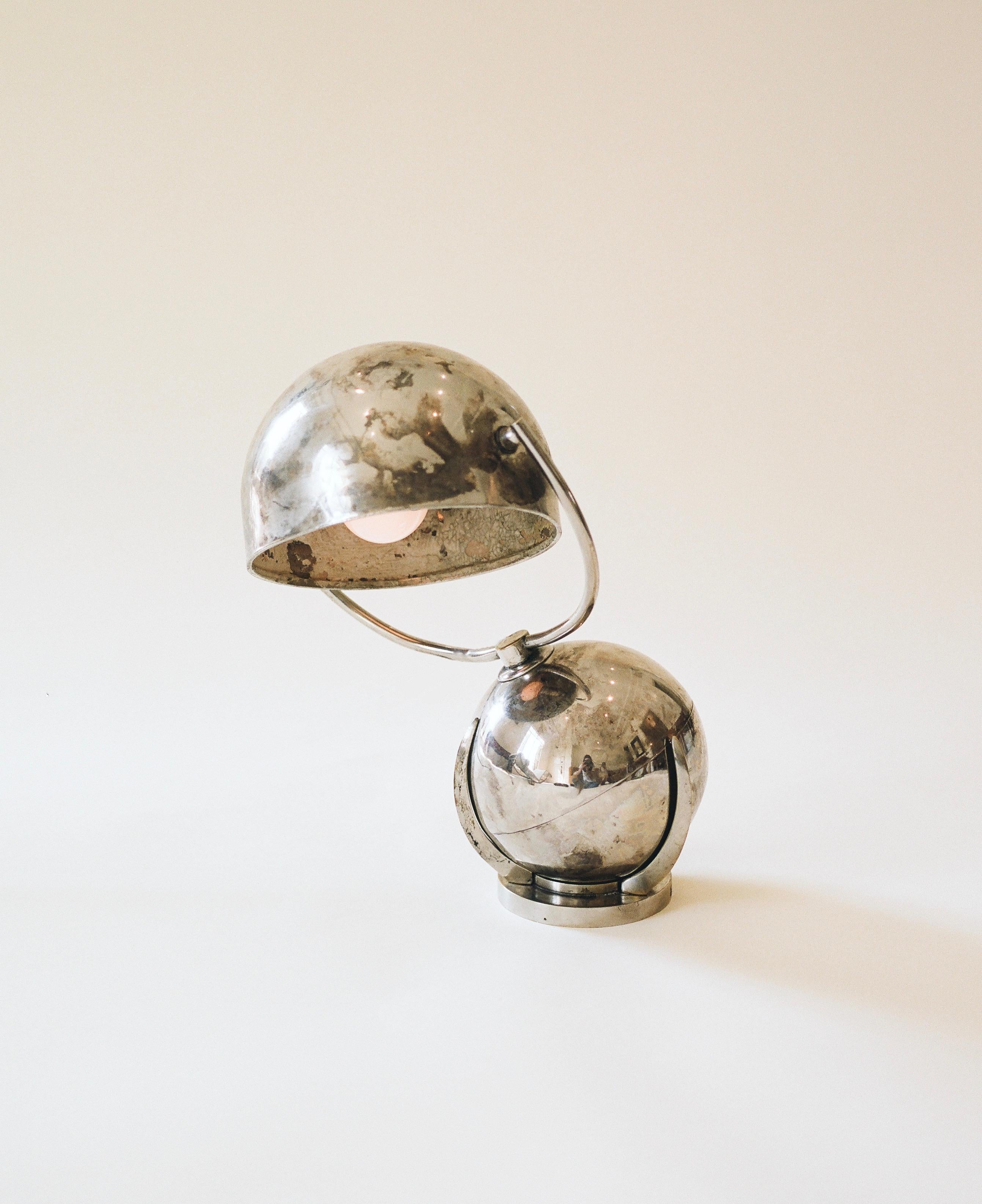 A lamp of variable positioning composed of a series of spheres, designed by Félix Aublet in 1931. Silver plated metal. Later re-editioned by Ecart, to clarify this is an original and not a vintage re-edition. 

Bibliography: ‘Félix Aublet