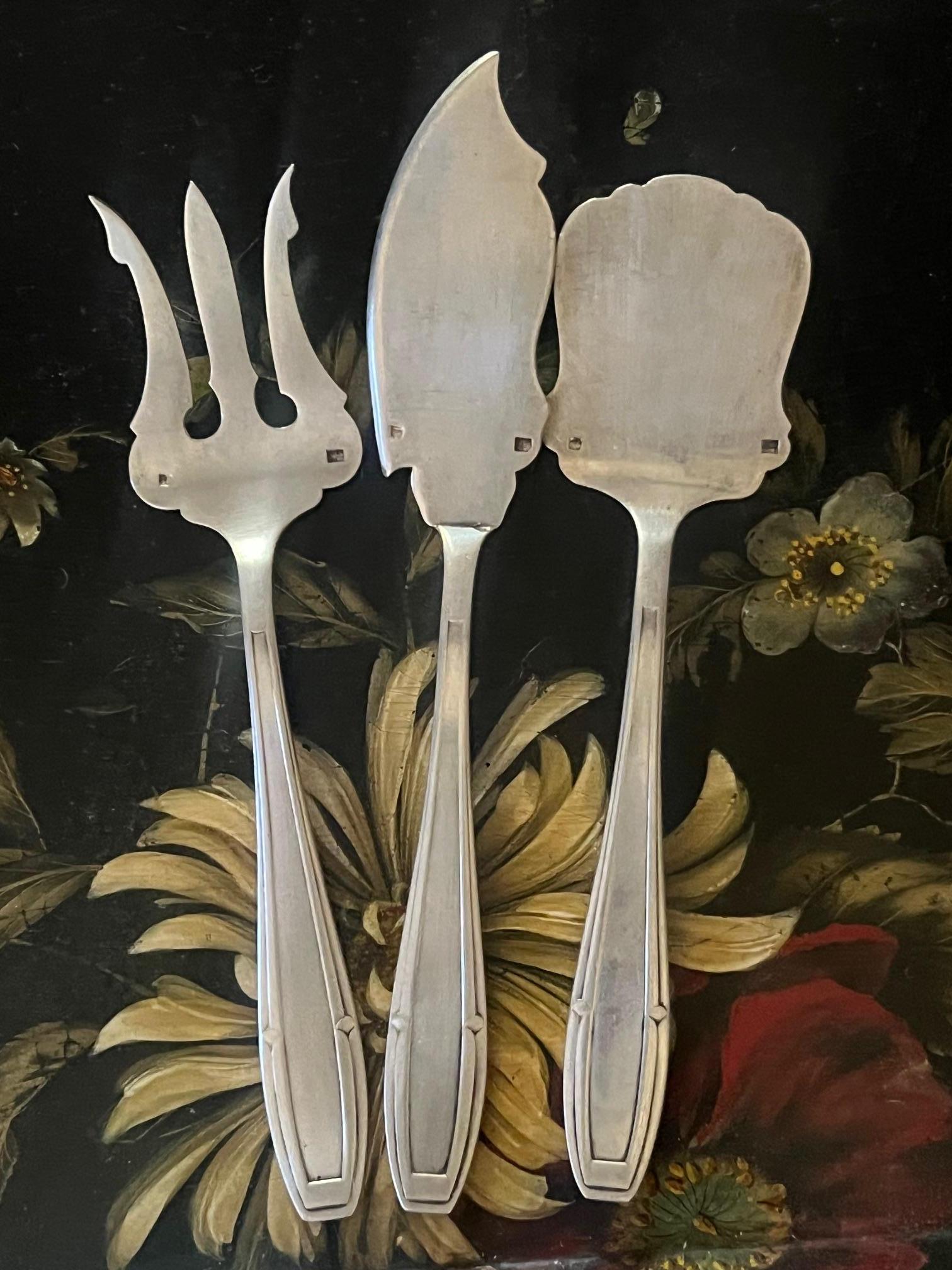 Three piece fish serving set made by Félix Frères in Toulouse France in the 1940's. 

Félix Frères was a company founded in Toulouse, France, in 1875.

Fork: 5.8 tall
Knife: 6.4 tall
Spatula: 5.7 tall