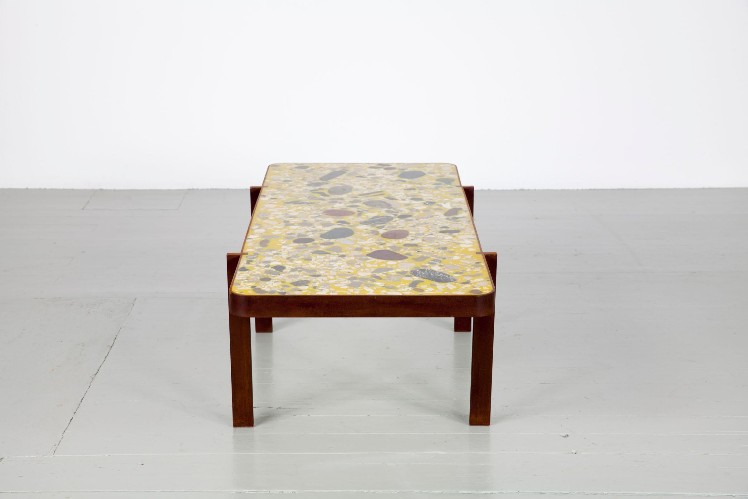Felix Muhrhofer Contemporary Terrazzo Tisch mit korrodierter Stahlkonstruktion (Österreichisch) im Angebot